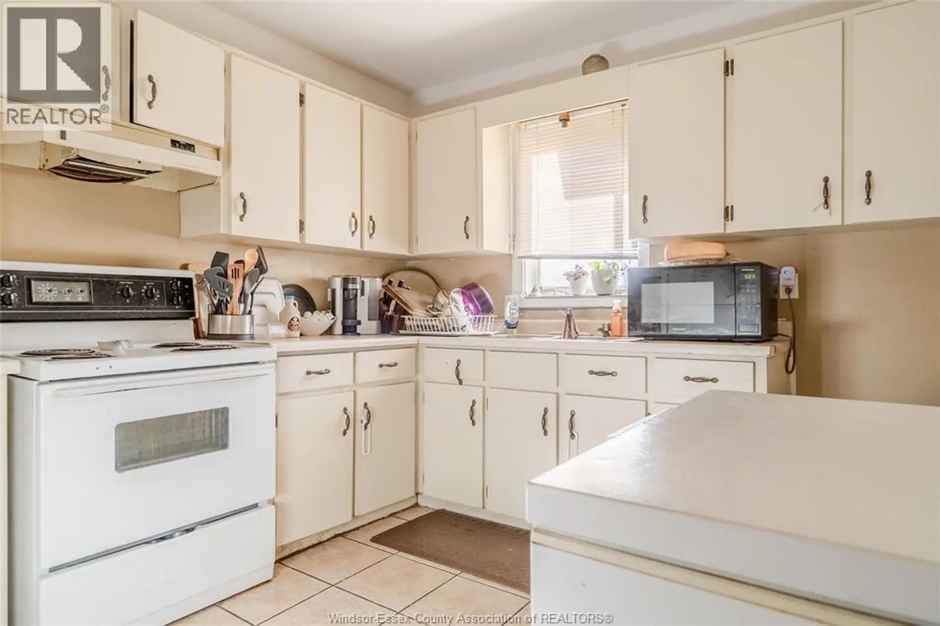 1557 Goyeau STREET - Image 5