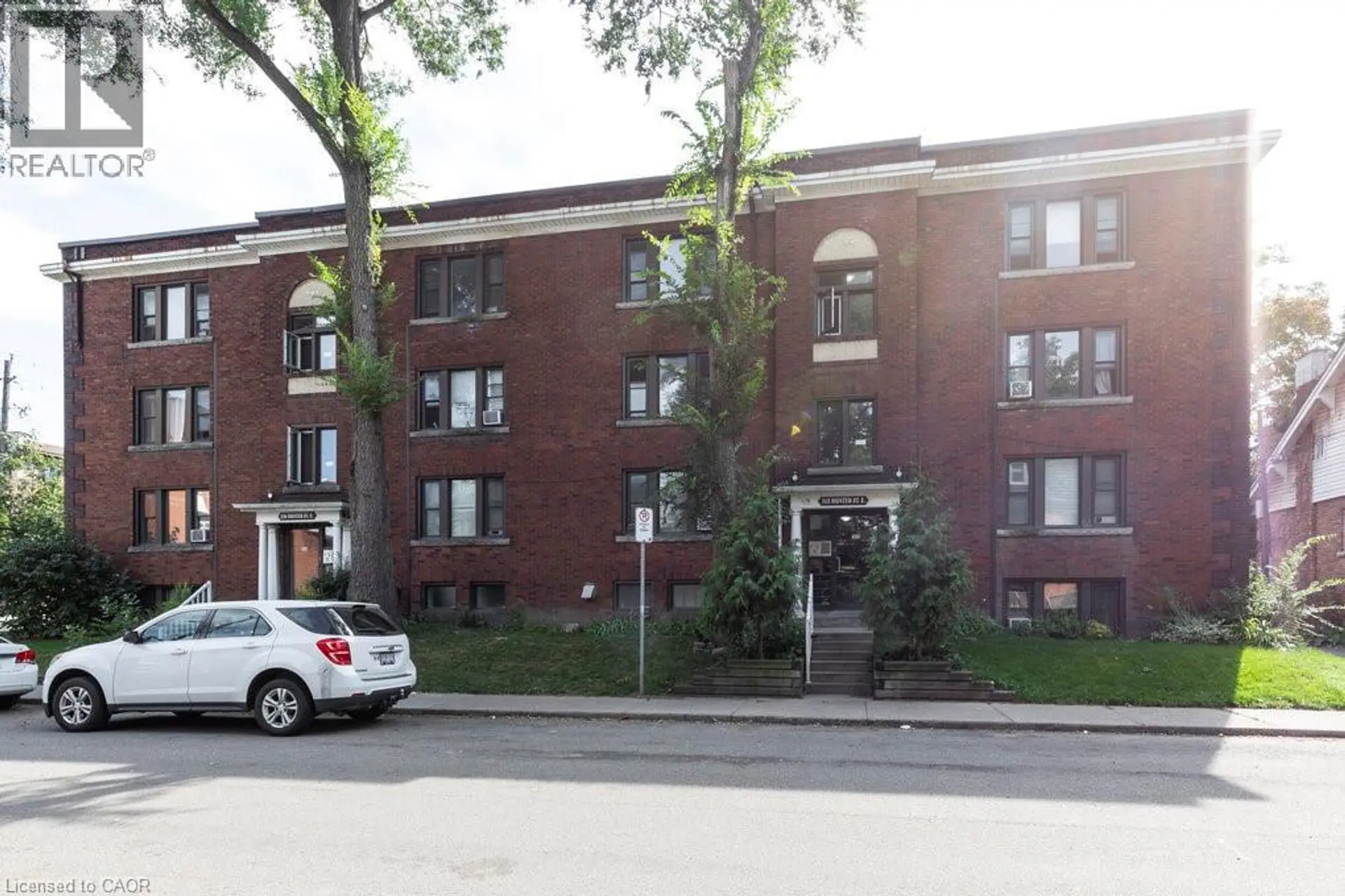 #1 352 HUNTER STREET E - Image 4
