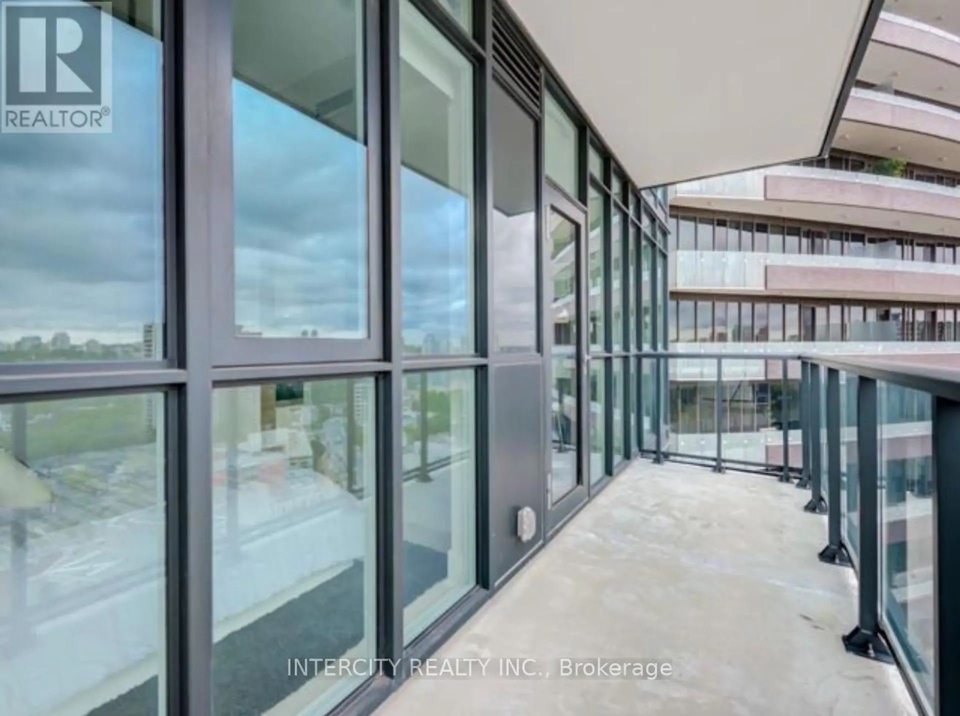 #1802 32 DAVENPORT ROAD - Image 15