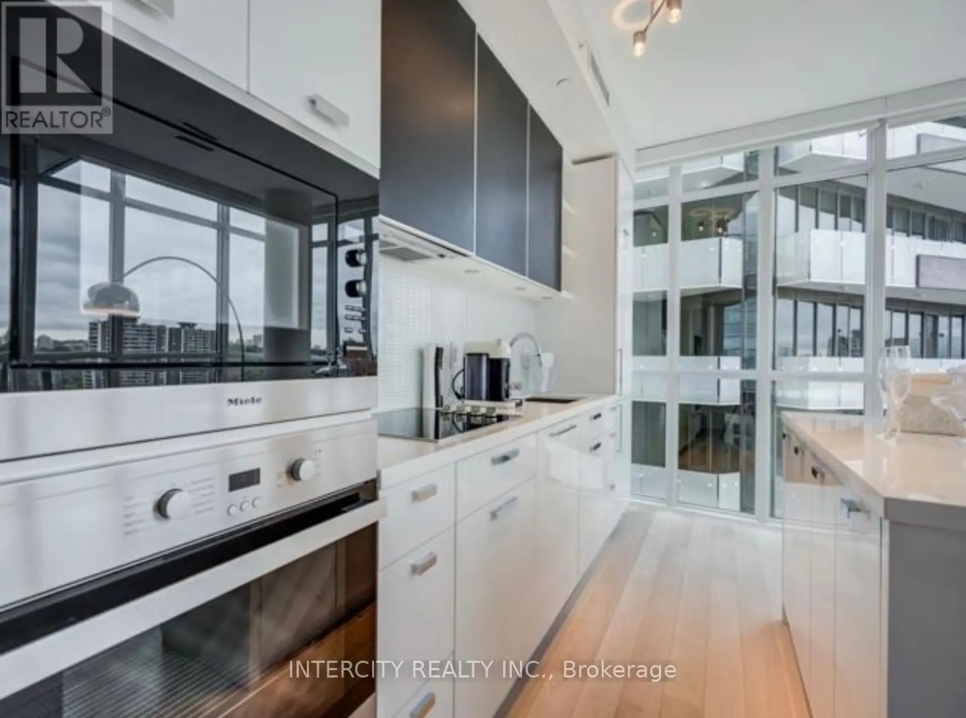 #1802 32 DAVENPORT ROAD - Image 6