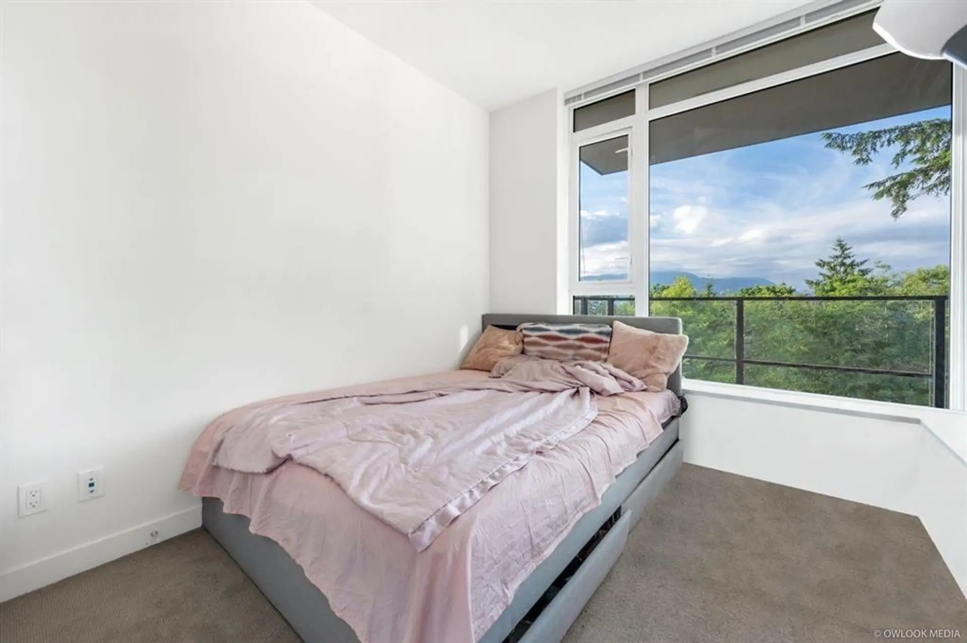 #303 8850 University Crescent - Image 9