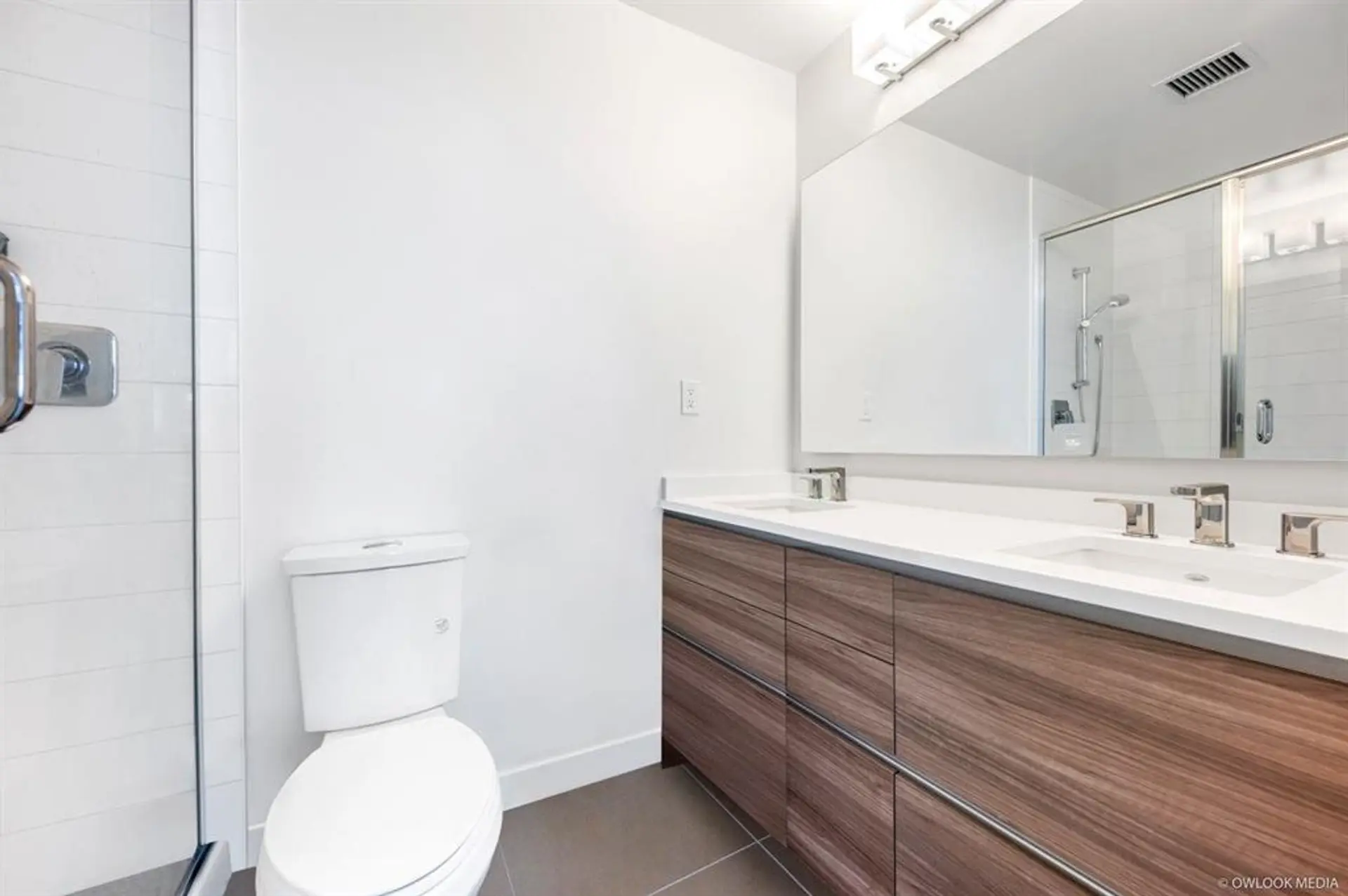 #303 8850 University Crescent - Image 10