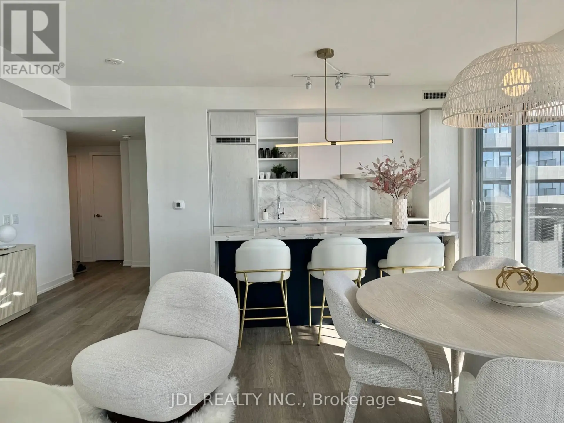 #5811 55 COOPER STREET - Image 3