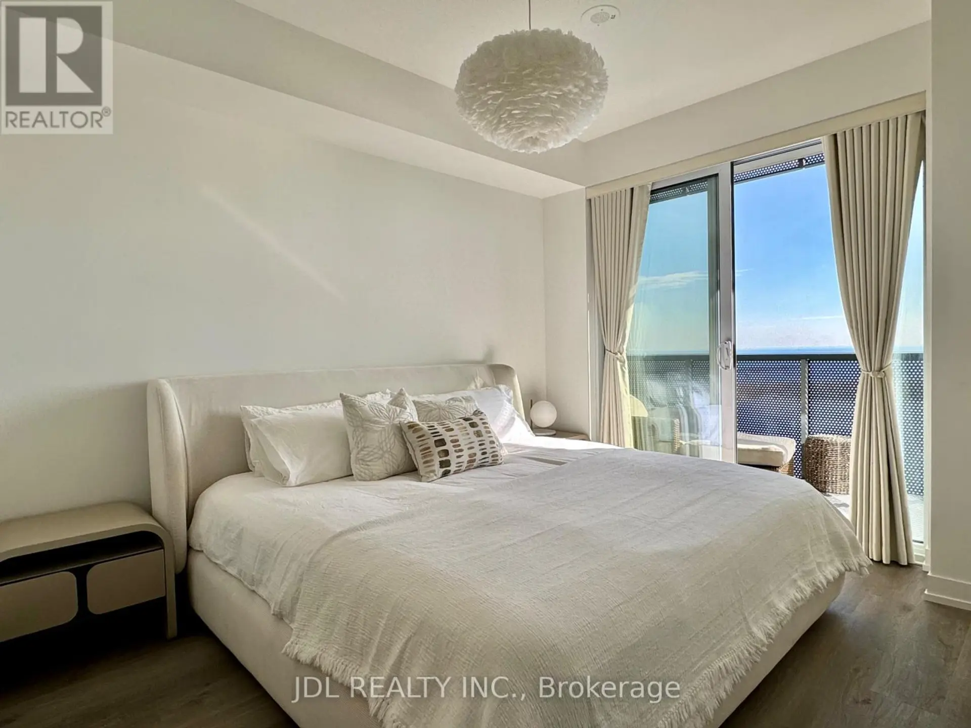 #5811 55 COOPER STREET - Image 8
