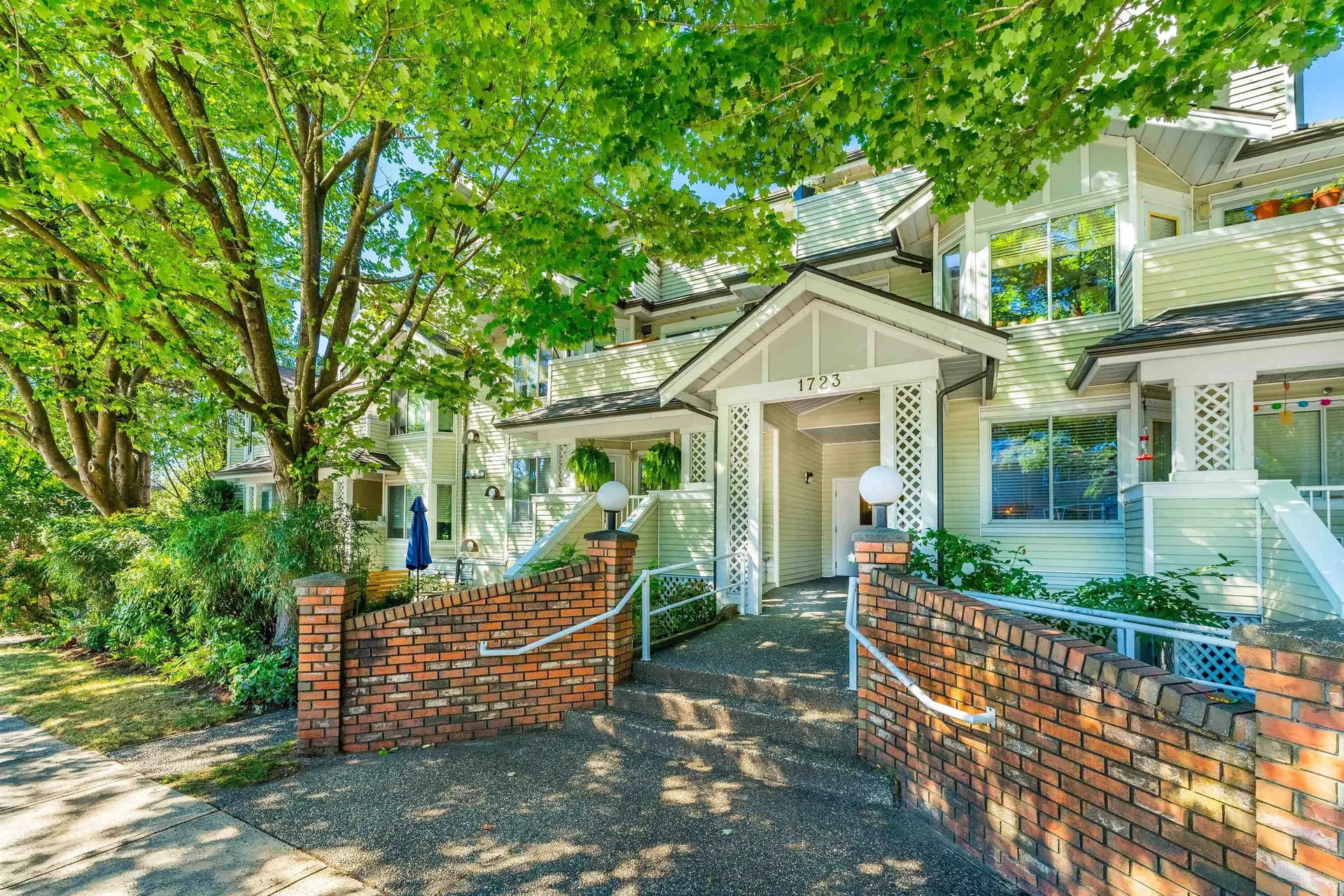 Property at #401 1723 Frances Street, Vancouver, BC