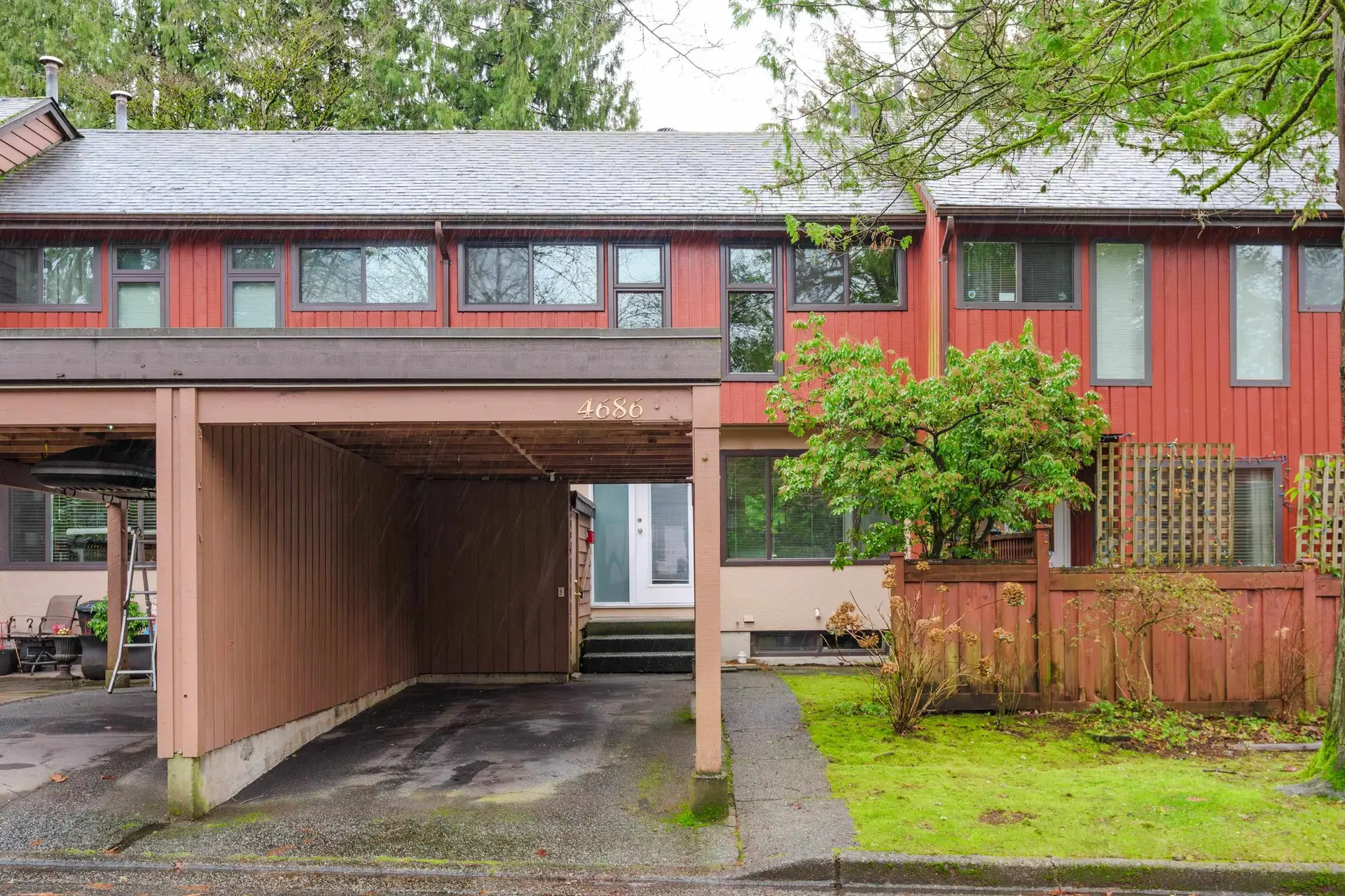 Property at 4686 Fernglen Place, Burnaby, BC