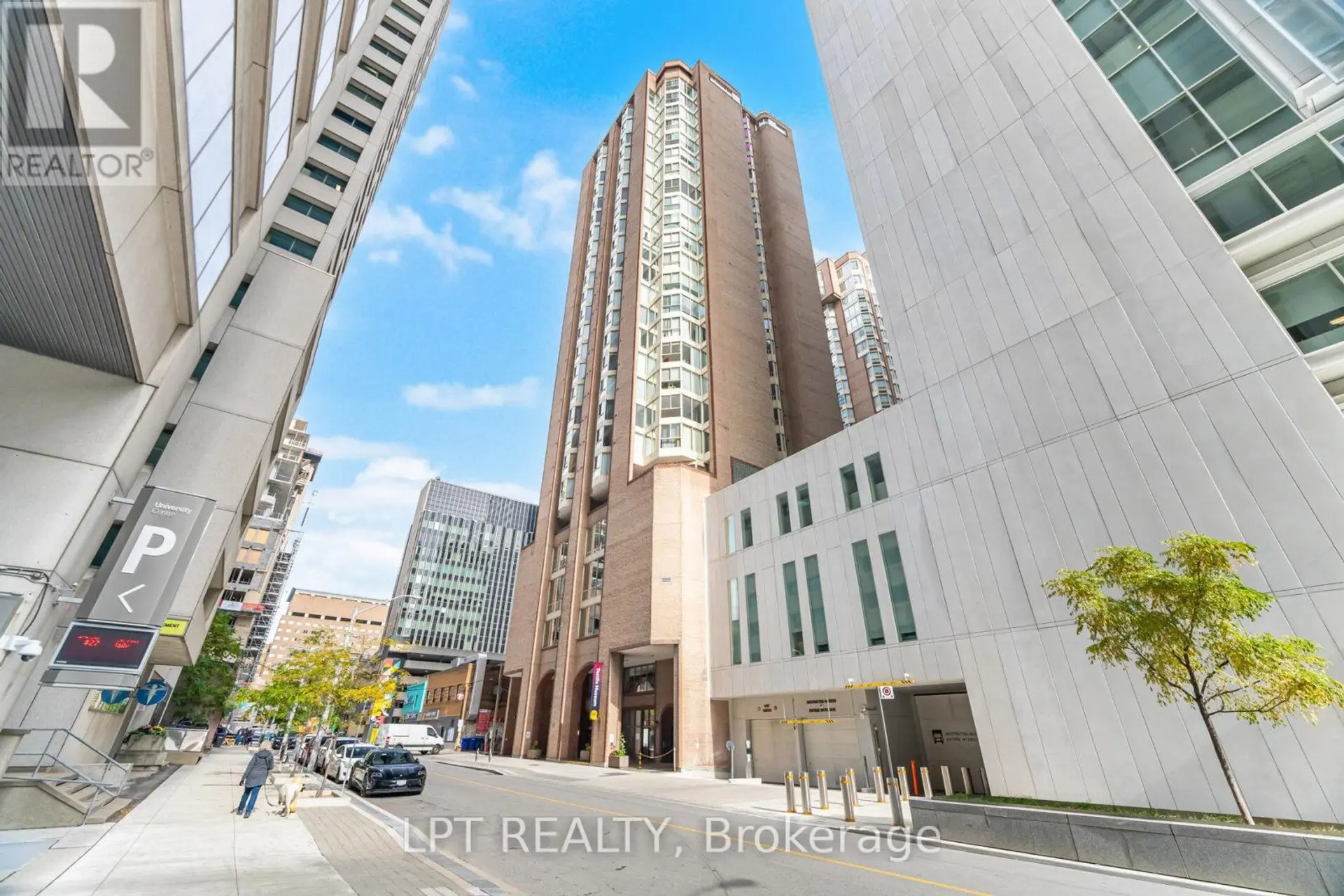 #2007 55 CENTRE AVENUE - Image 1