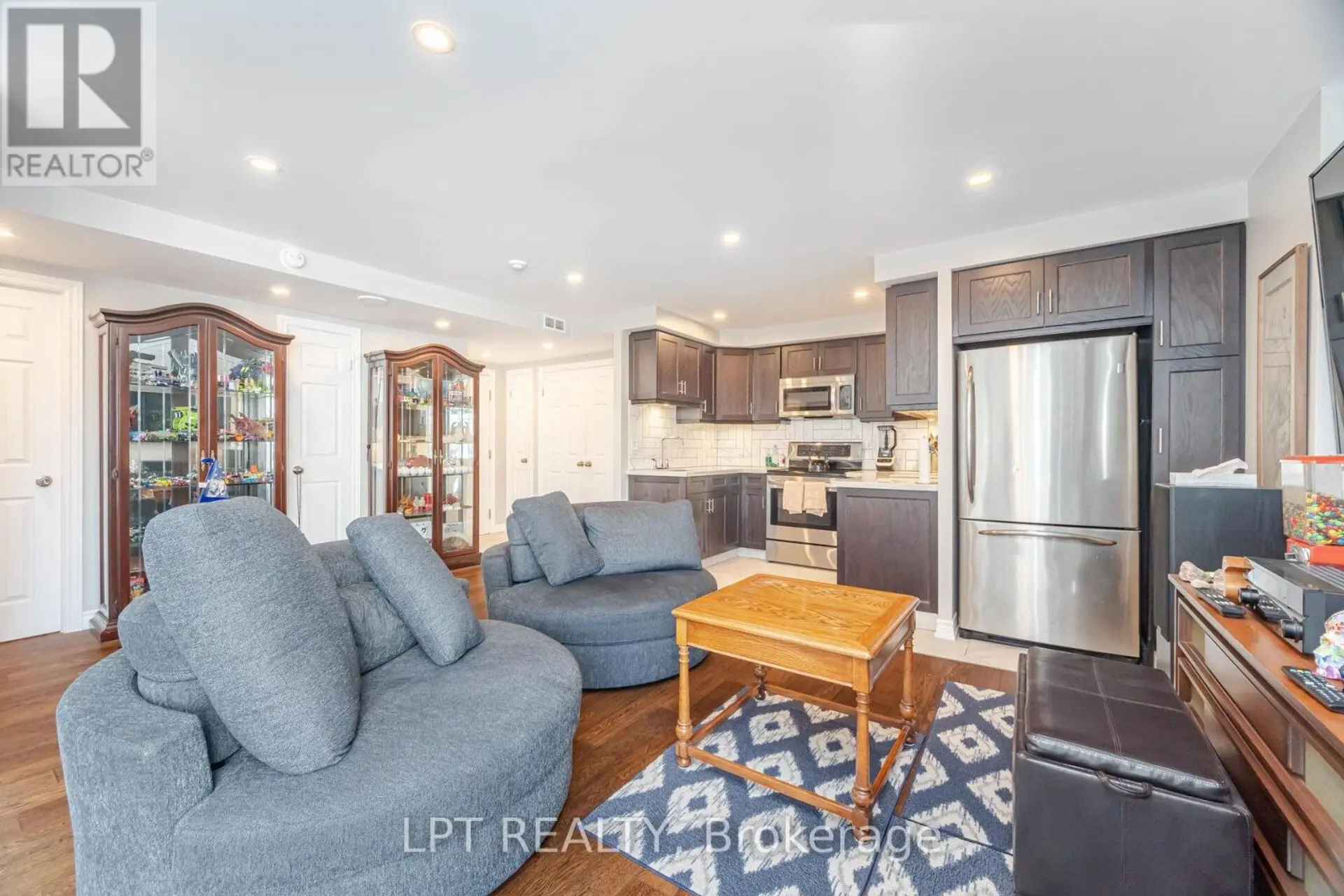 #2007 55 CENTRE AVENUE - Image 6