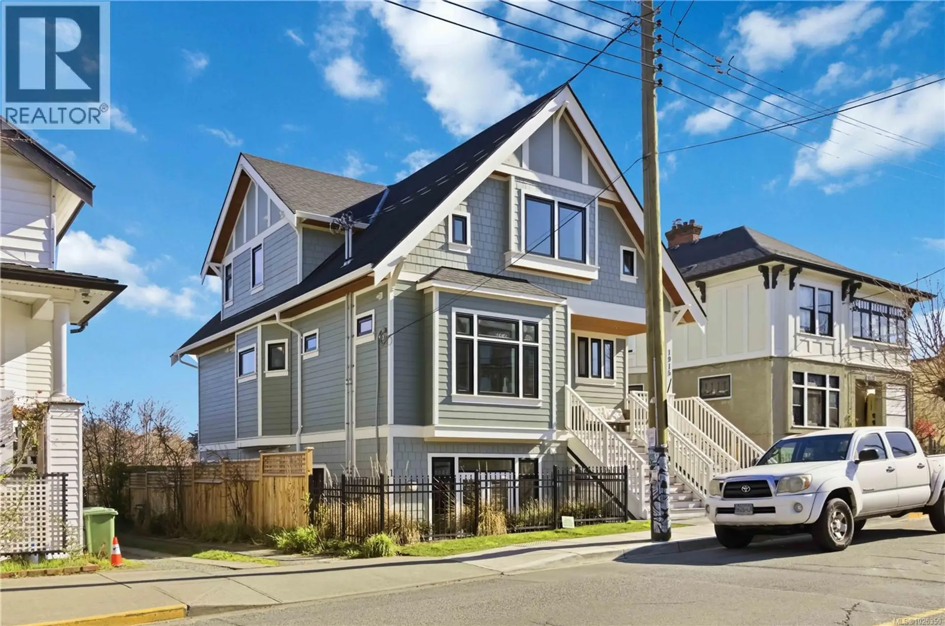 Property at #1 1915 Fernwood Rd, Victoria, BC