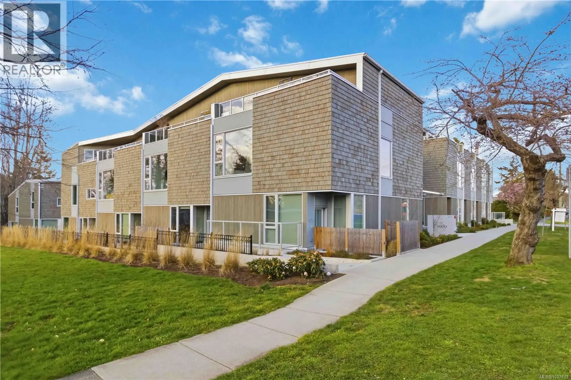 Property at #122 1720 Fairfield Rd, Victoria, BC
