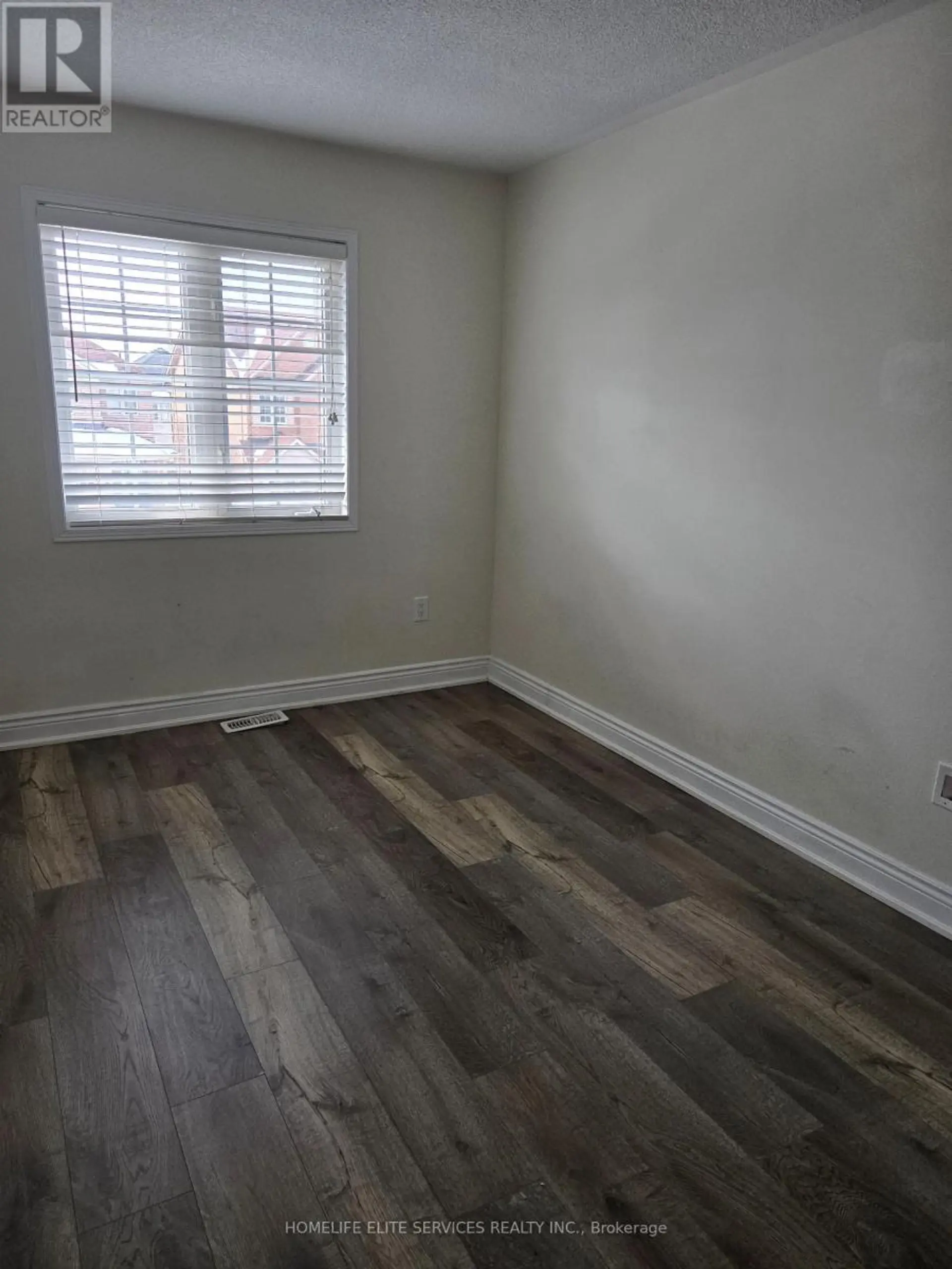 110 CRYSTALVIEW CRESCENT - Image 3