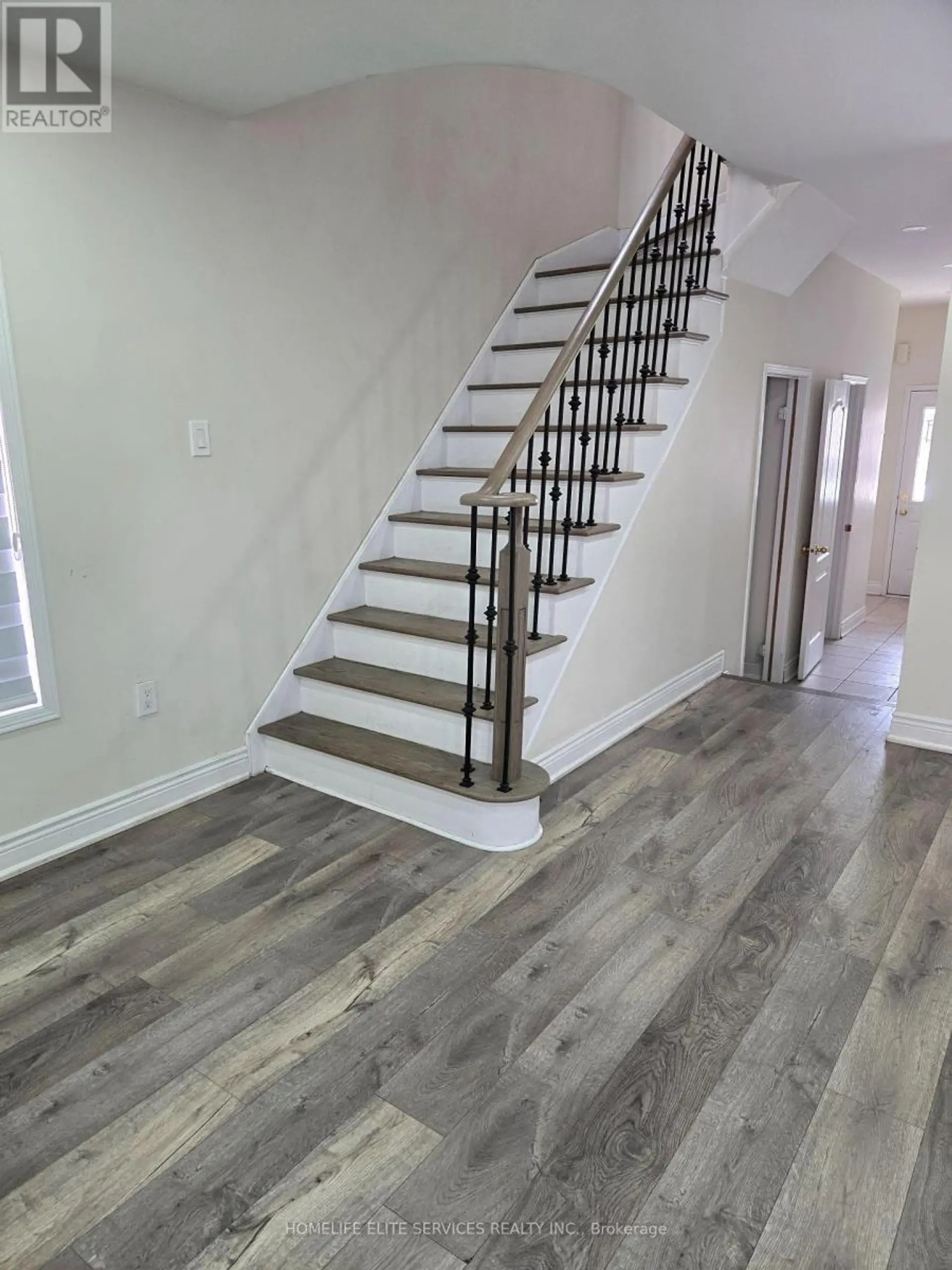 110 CRYSTALVIEW CRESCENT - Image 4