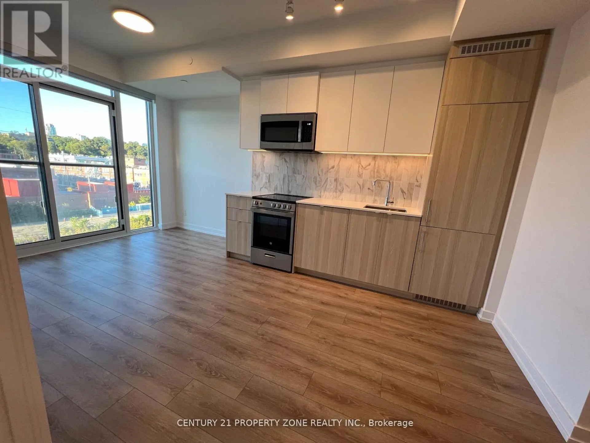 #512 500 DUPONT STREET - Image 4