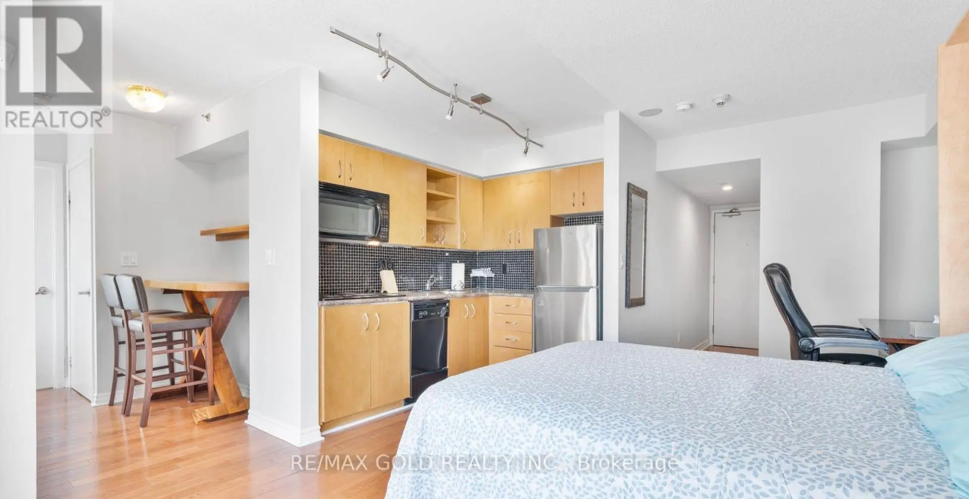 #1506 200 VICTORIA STREET - Image 10