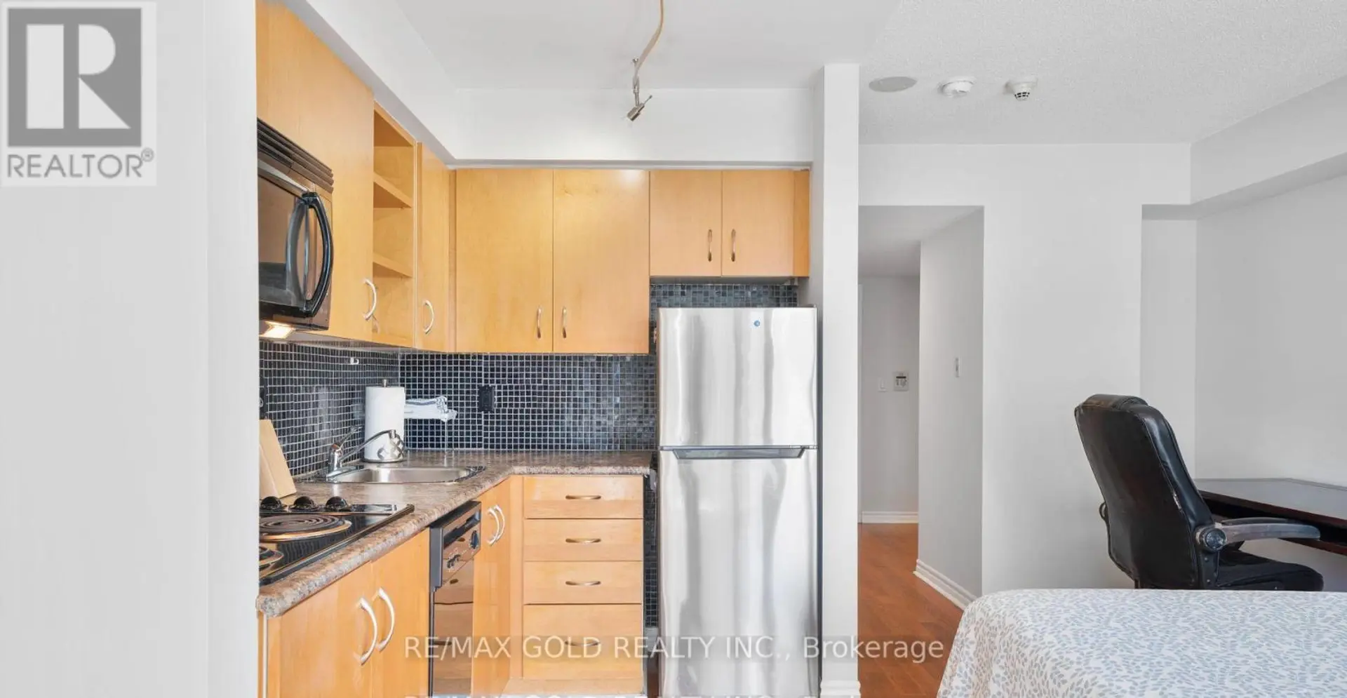 #1506 200 VICTORIA STREET - Image 9