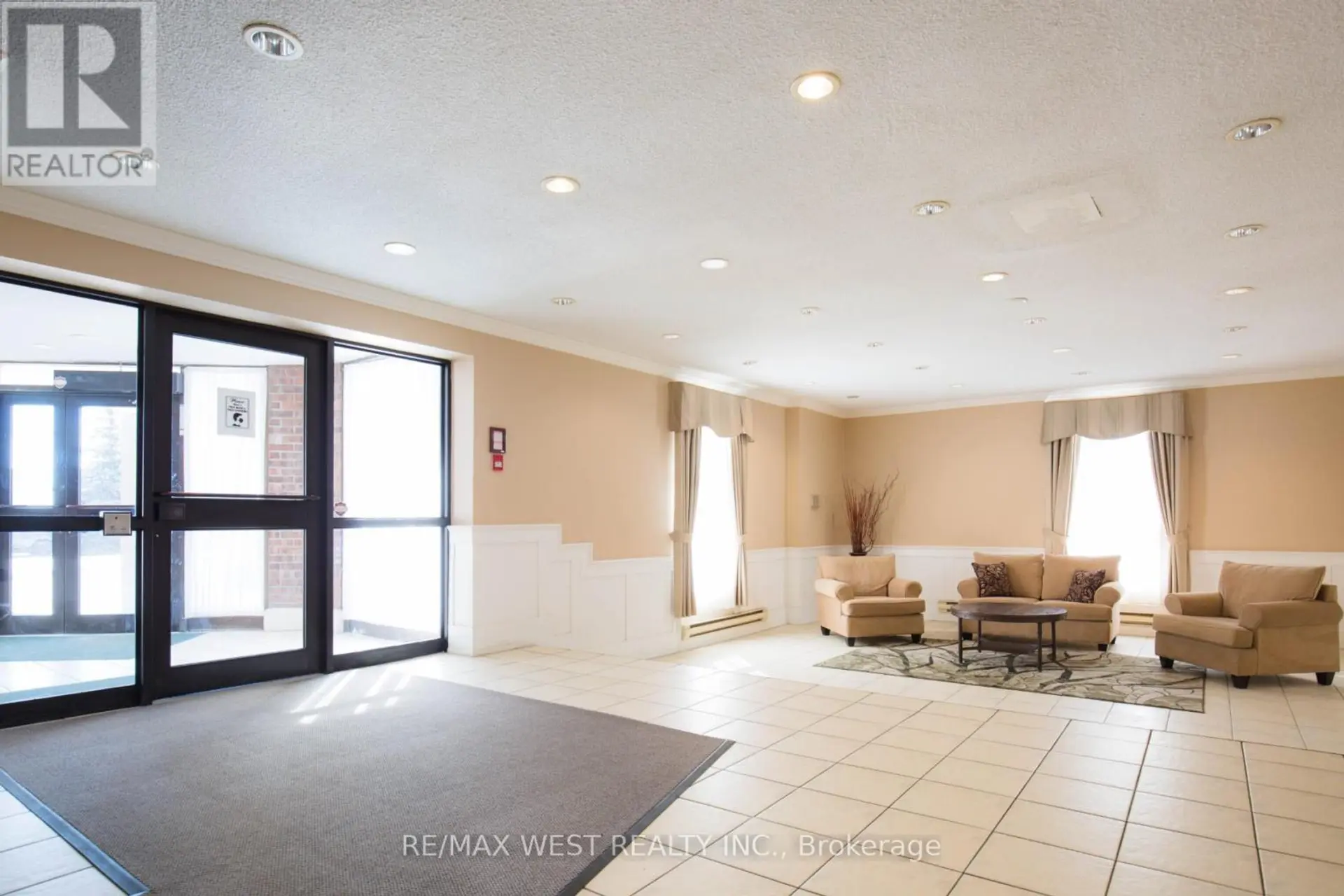 #1503 3025 QUEEN FREDERICA DRIVE - Image 2