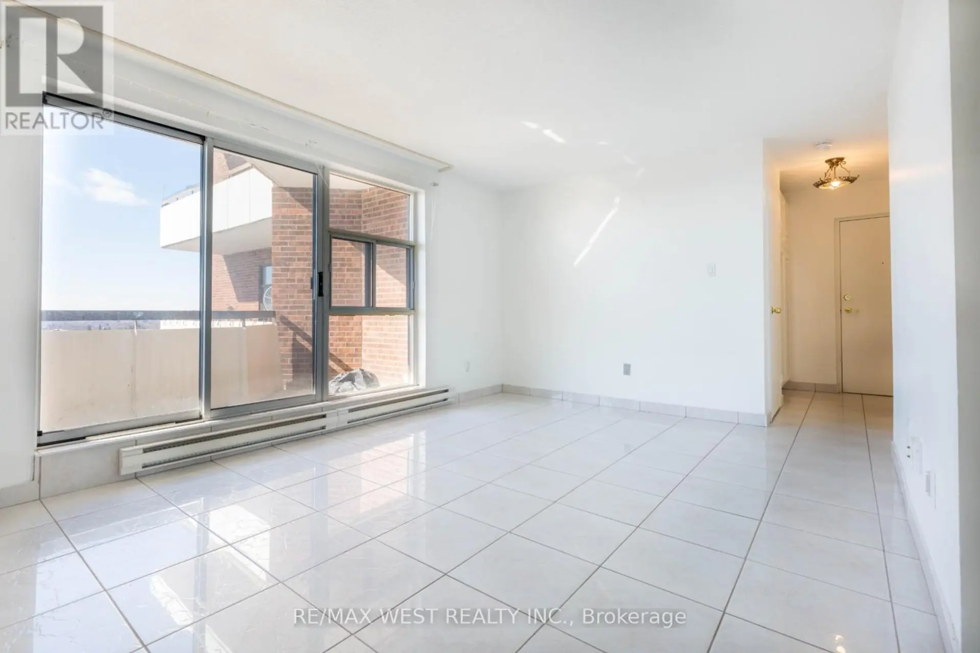 #1503 3025 QUEEN FREDERICA DRIVE - Image 4