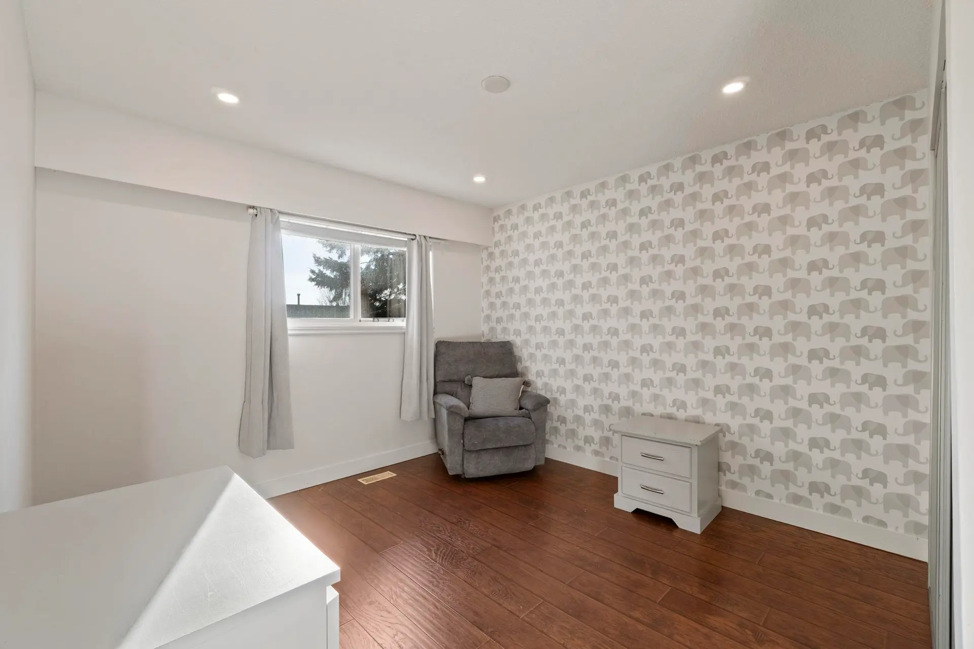 644 Alderson Avenue - Image 7