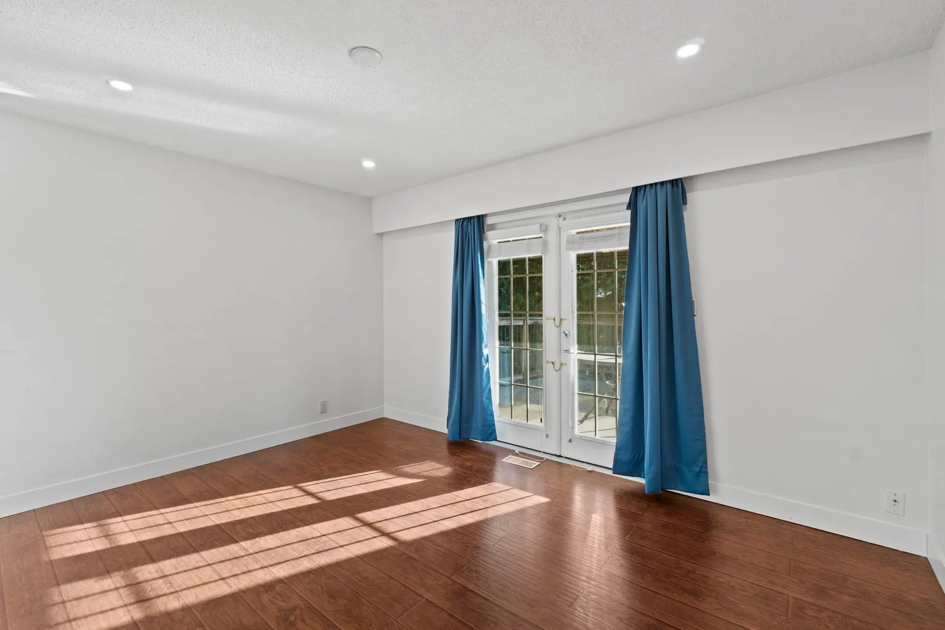 644 Alderson Avenue - Image 9