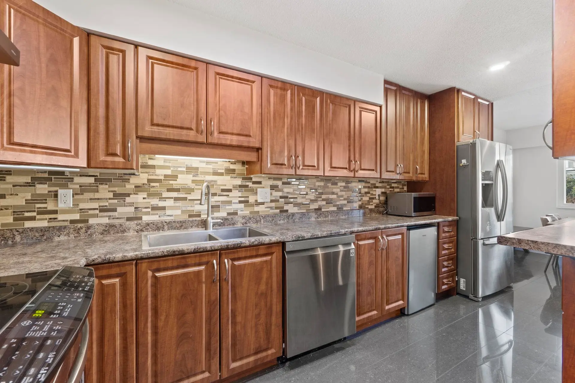 644 Alderson Avenue - Image 4