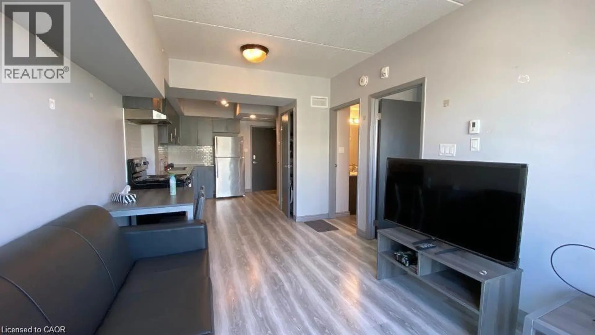 #G503 275 LARCH Street - Image 8