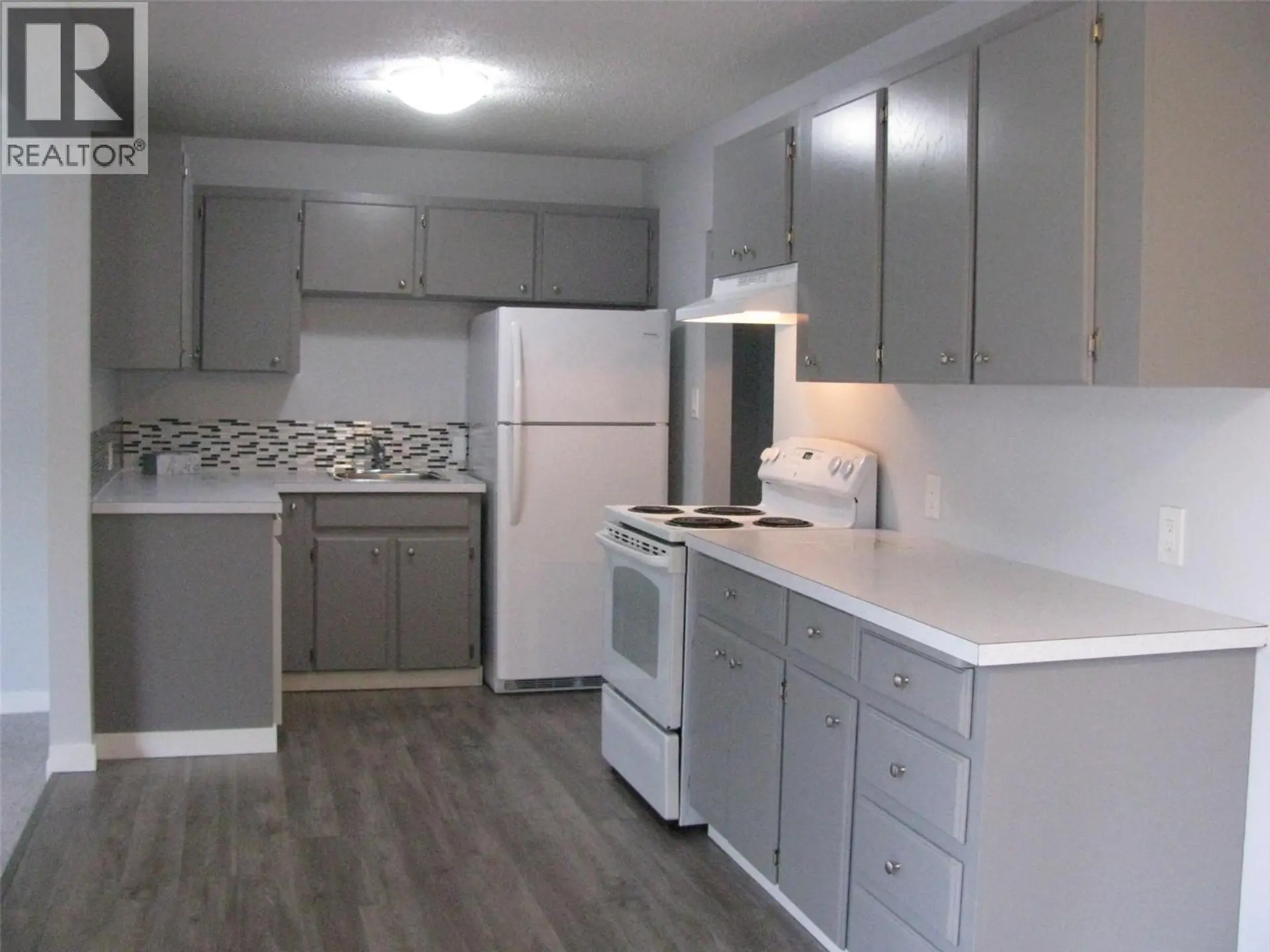 11018 VICTORIA Road S - Image 3