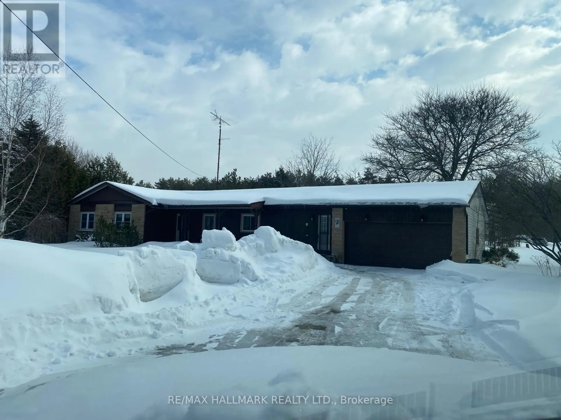 4749 AURORA ROAD E - Image 2