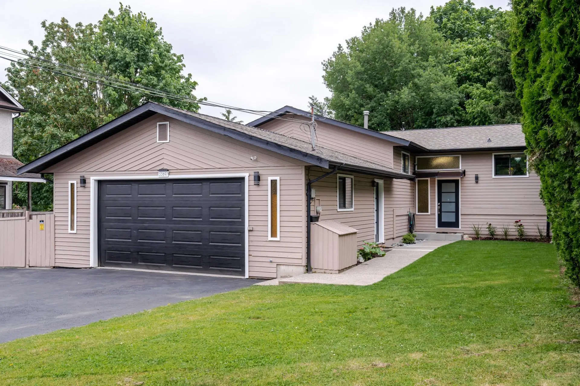 Property at 33897 Walnut Avenue, Abbotsford, BC