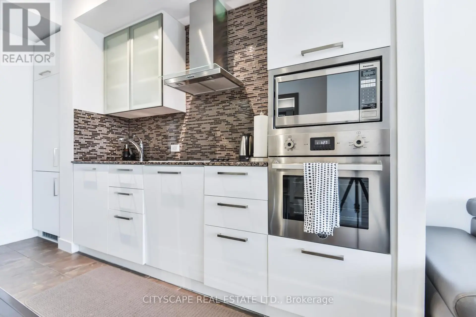 #4209 12 YORK STREET - Image 11