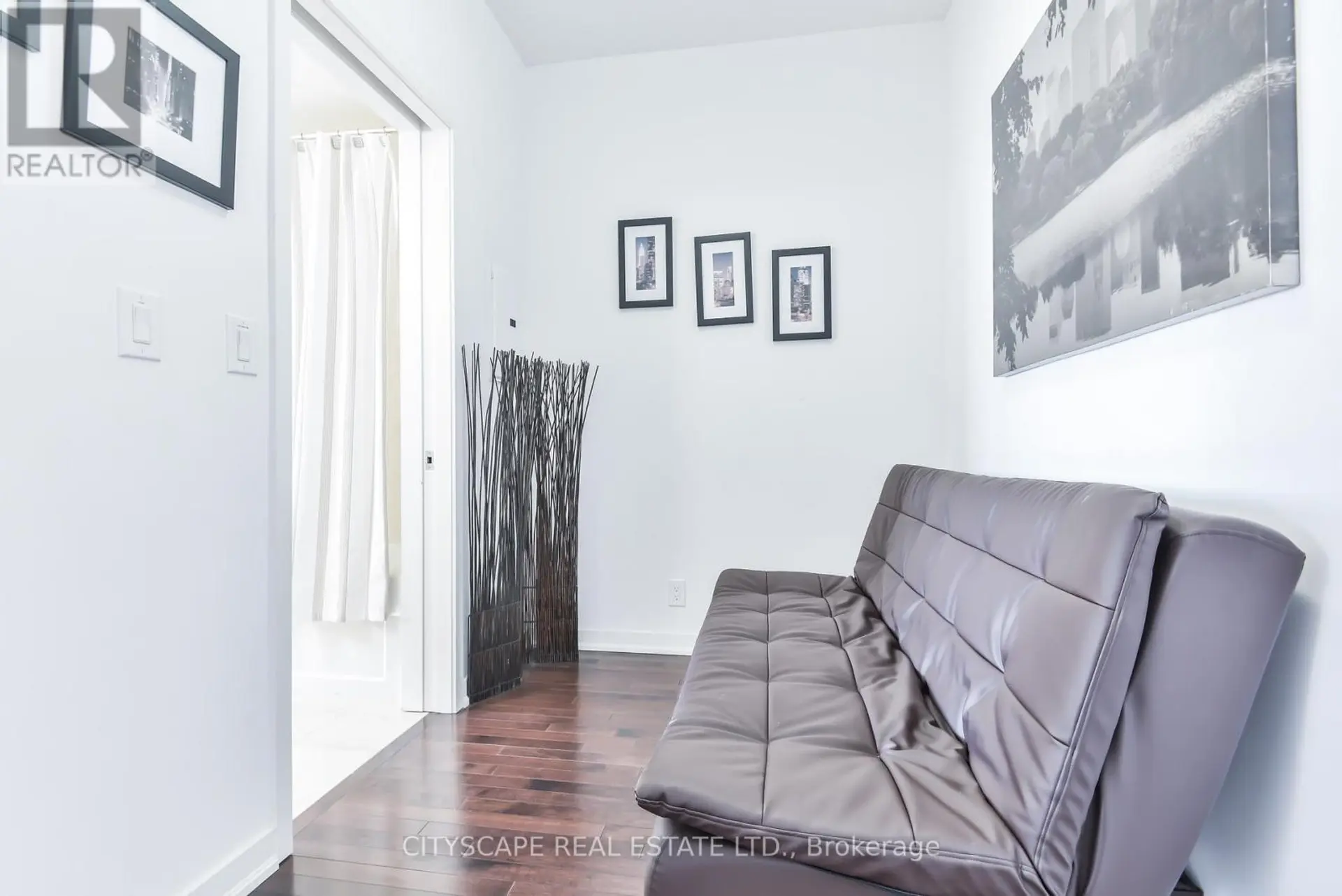 #4209 12 YORK STREET - Image 14