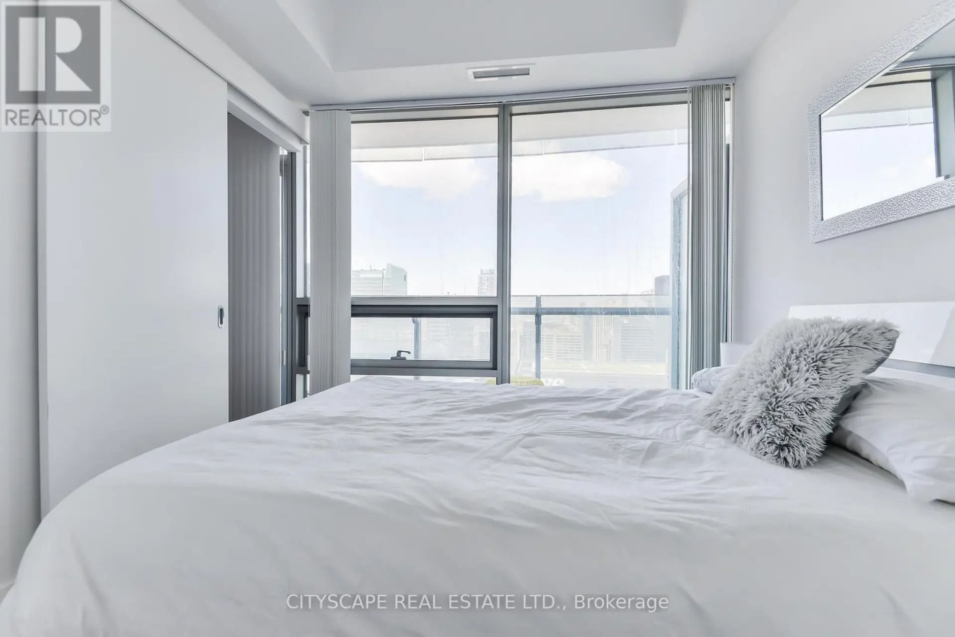 #4209 12 YORK STREET - Image 8