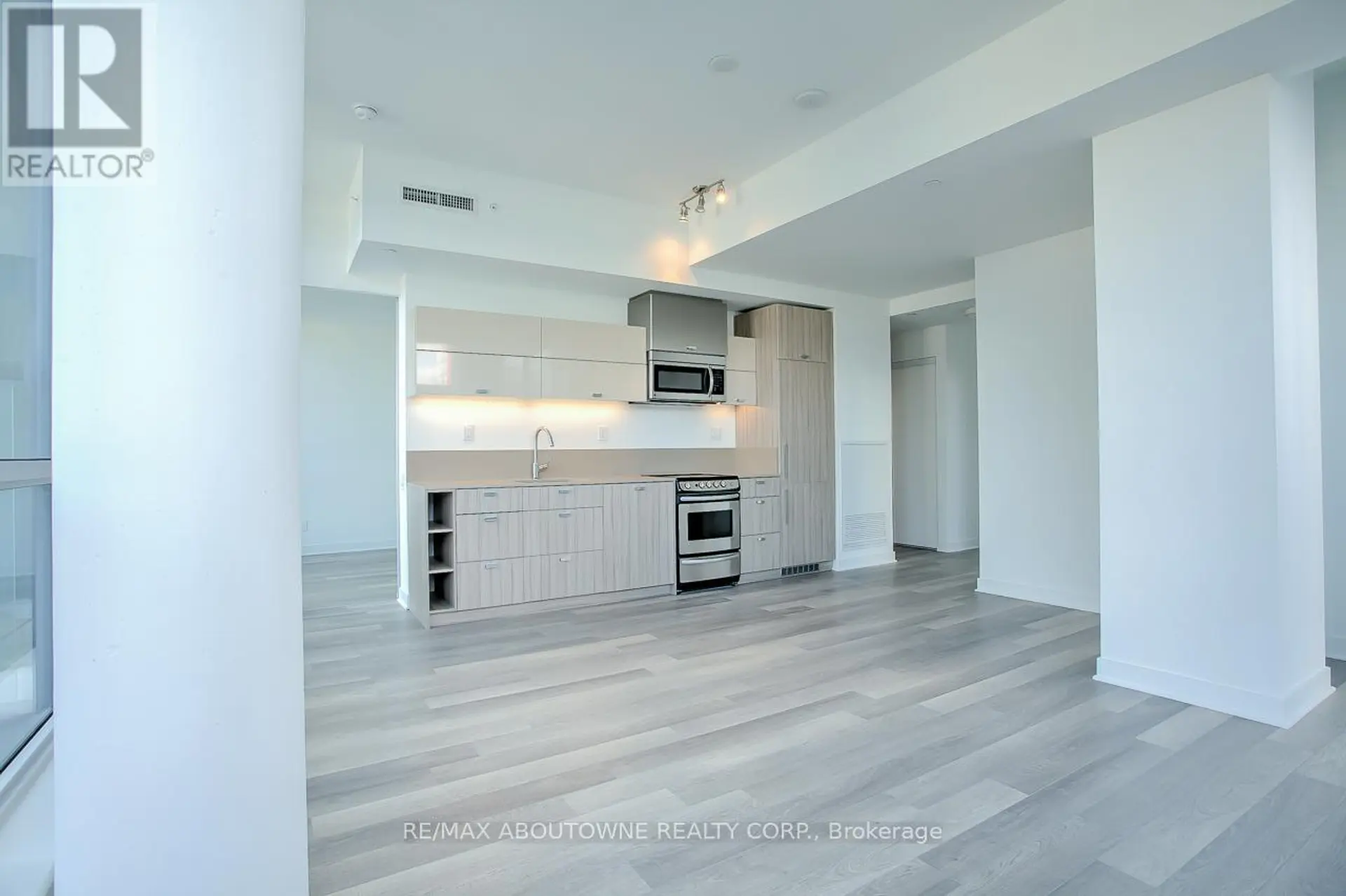 #802 290 ADELAIDE STREET W - Image 4