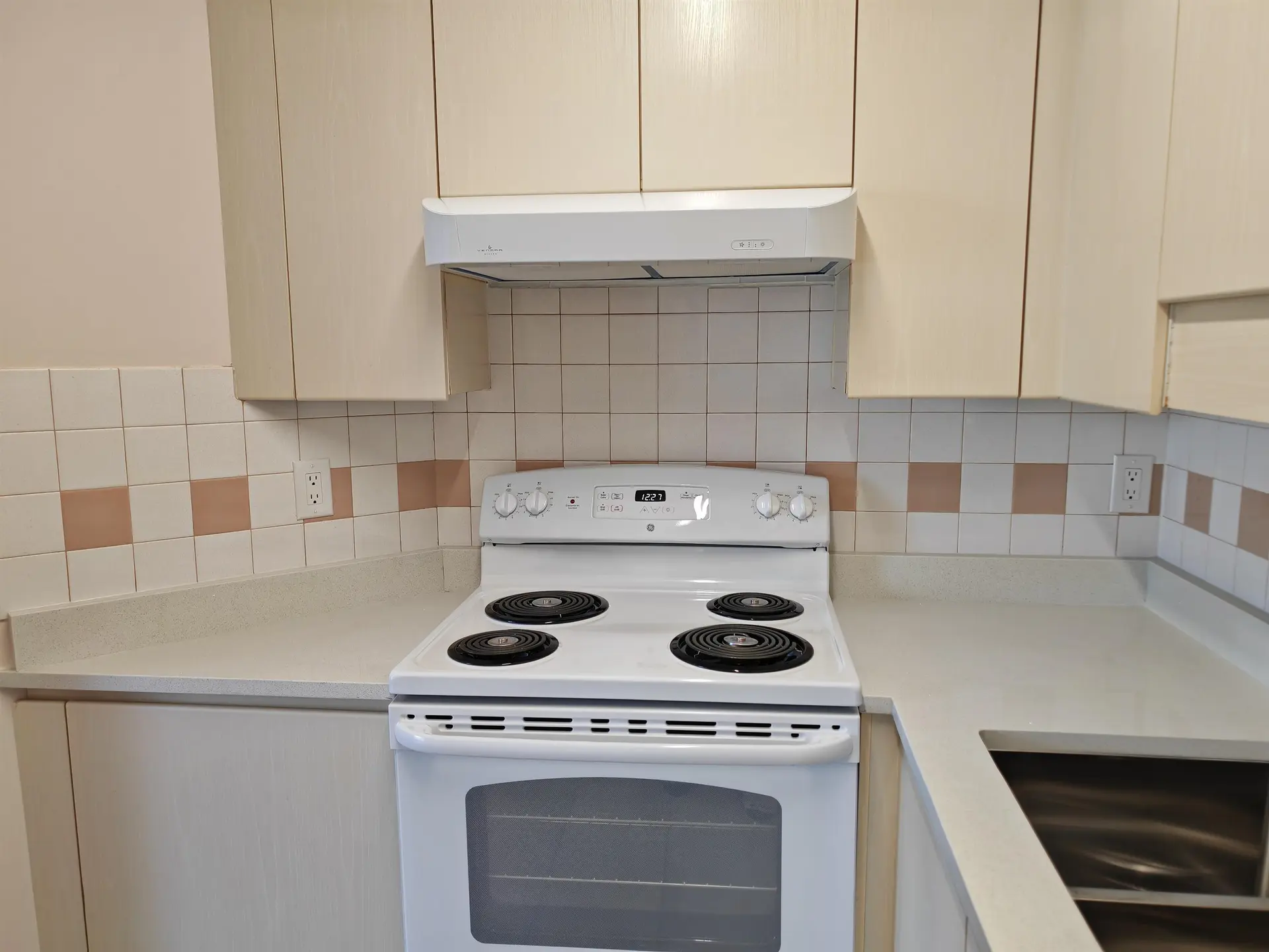#807 8246 Lansdowne Road - Image 6