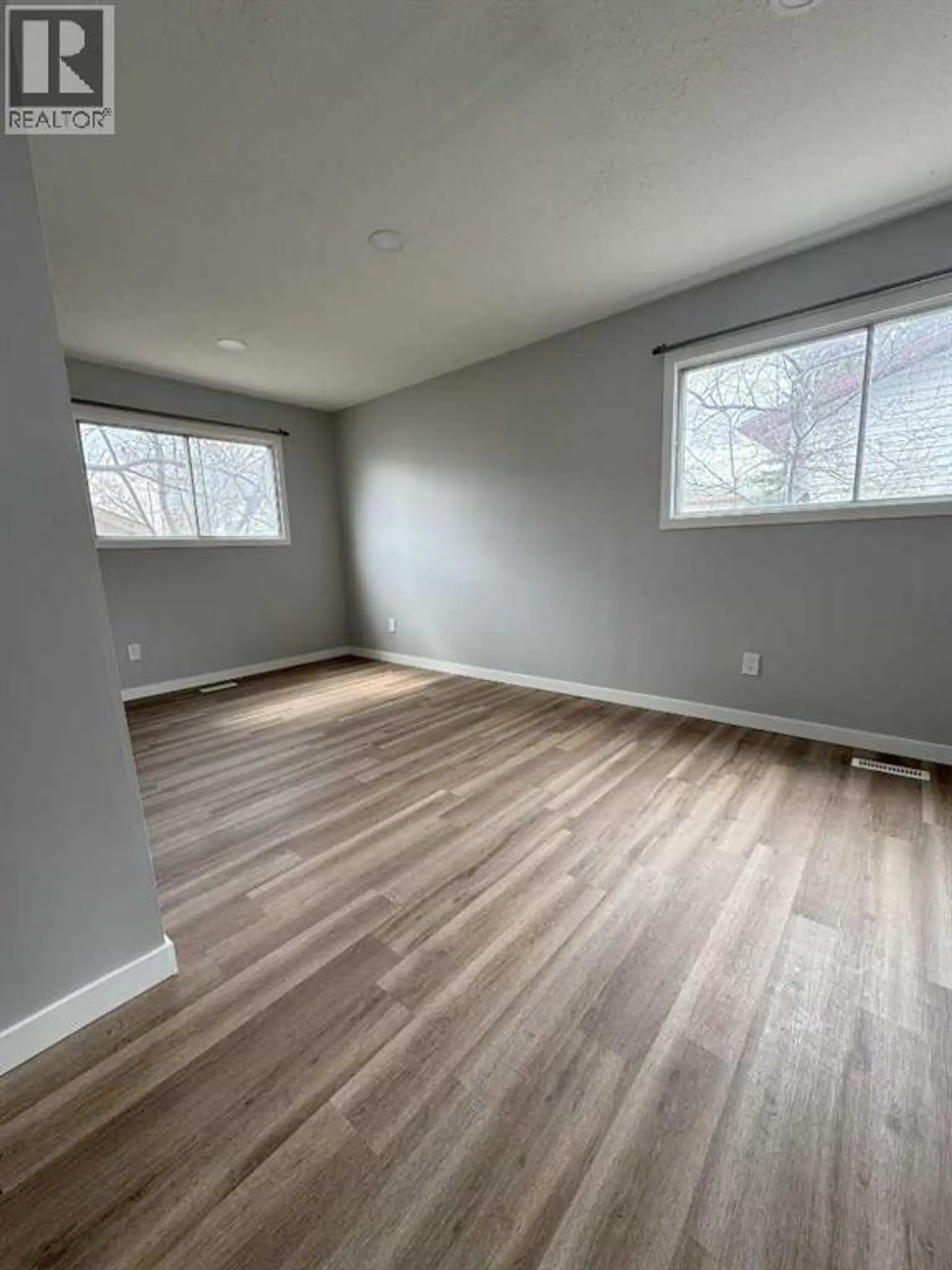 10021 106 AVENUE - Image 7