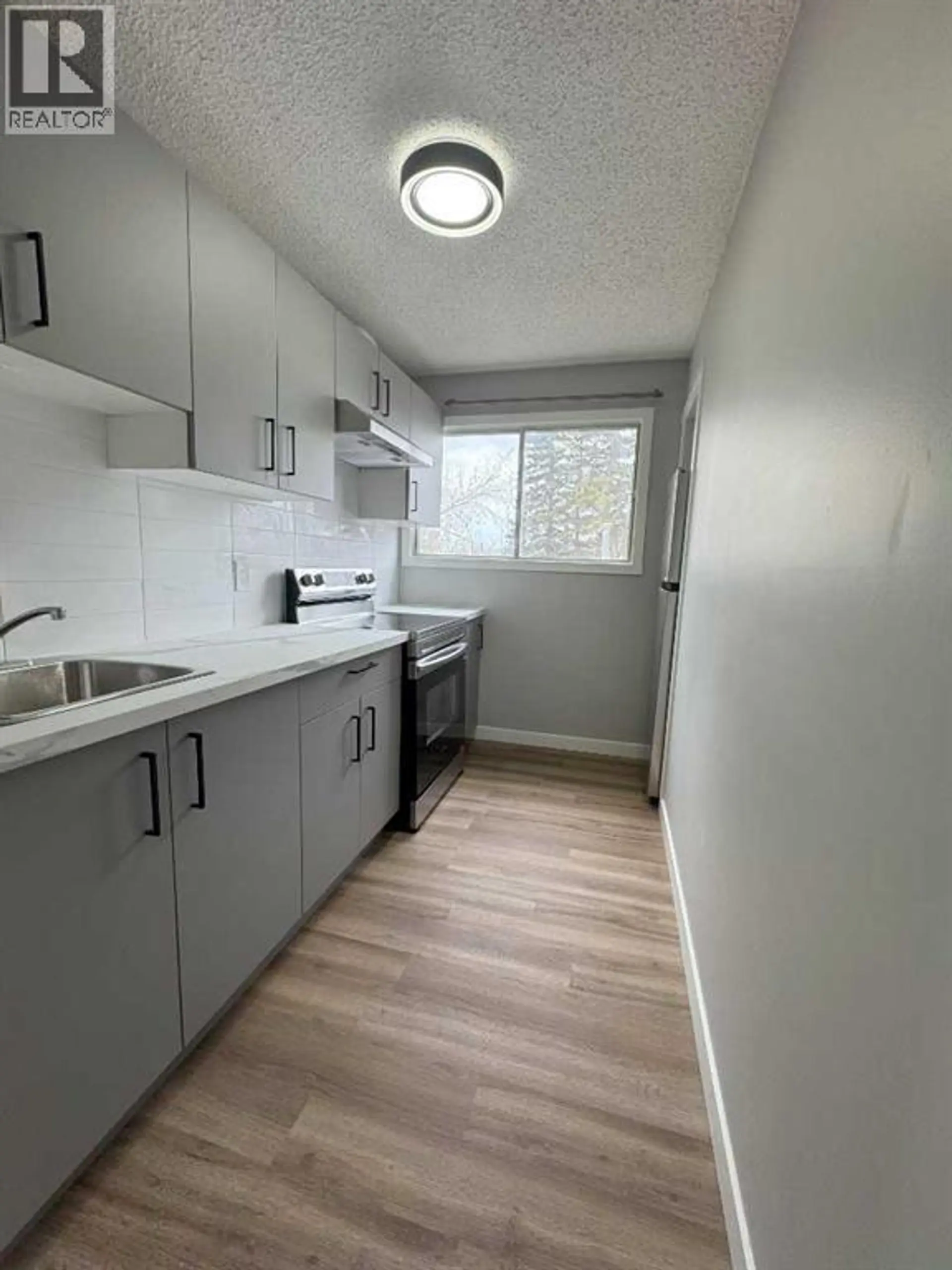 10021 106 AVENUE - Image 14
