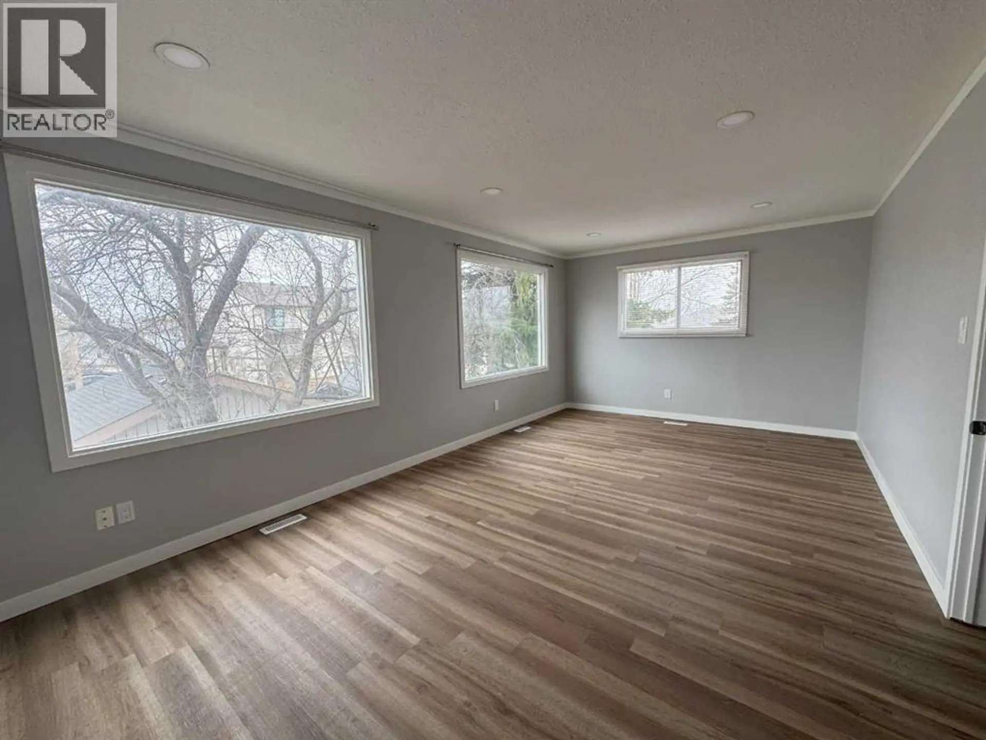 10021 106 AVENUE - Image 16