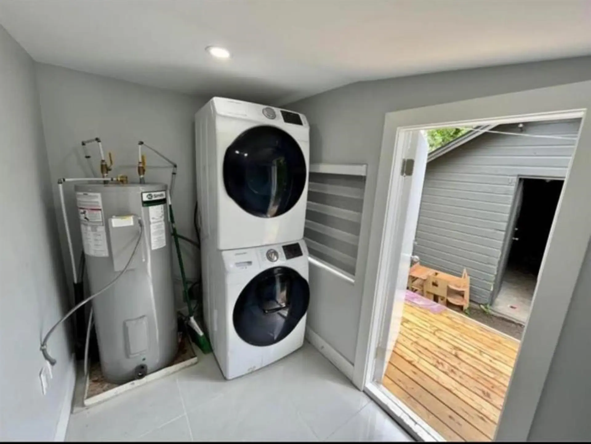 9518 Robson Street - Image 7
