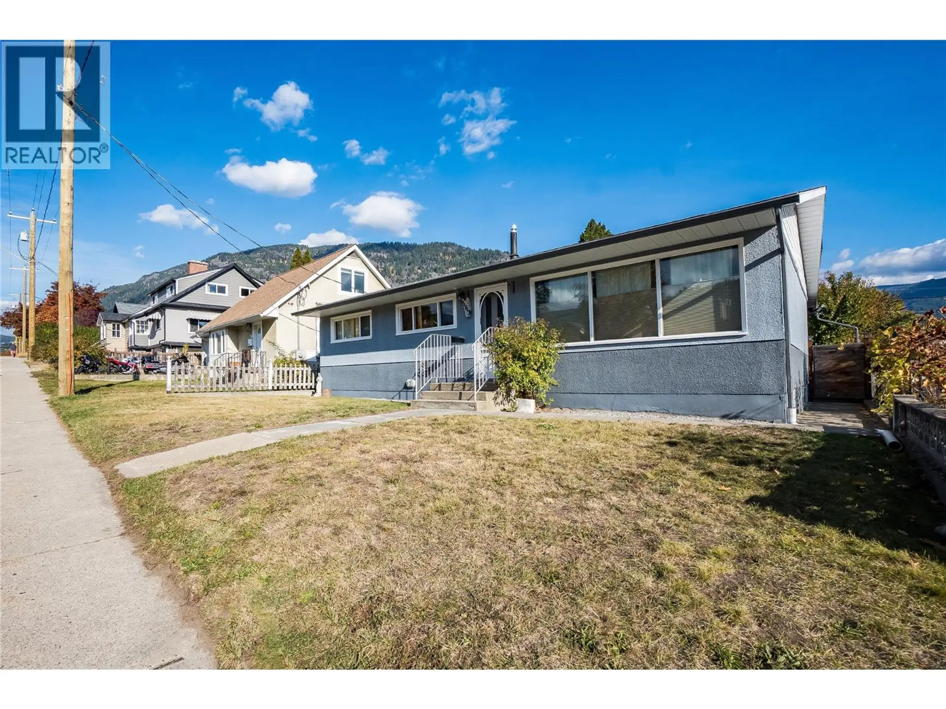 Property at 567 7th Avenue, Castlegar, BC
