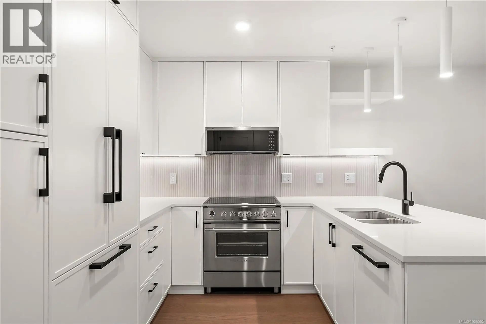 Property at #TH2 1102 Esquimalt Rd, Esquimalt, BC