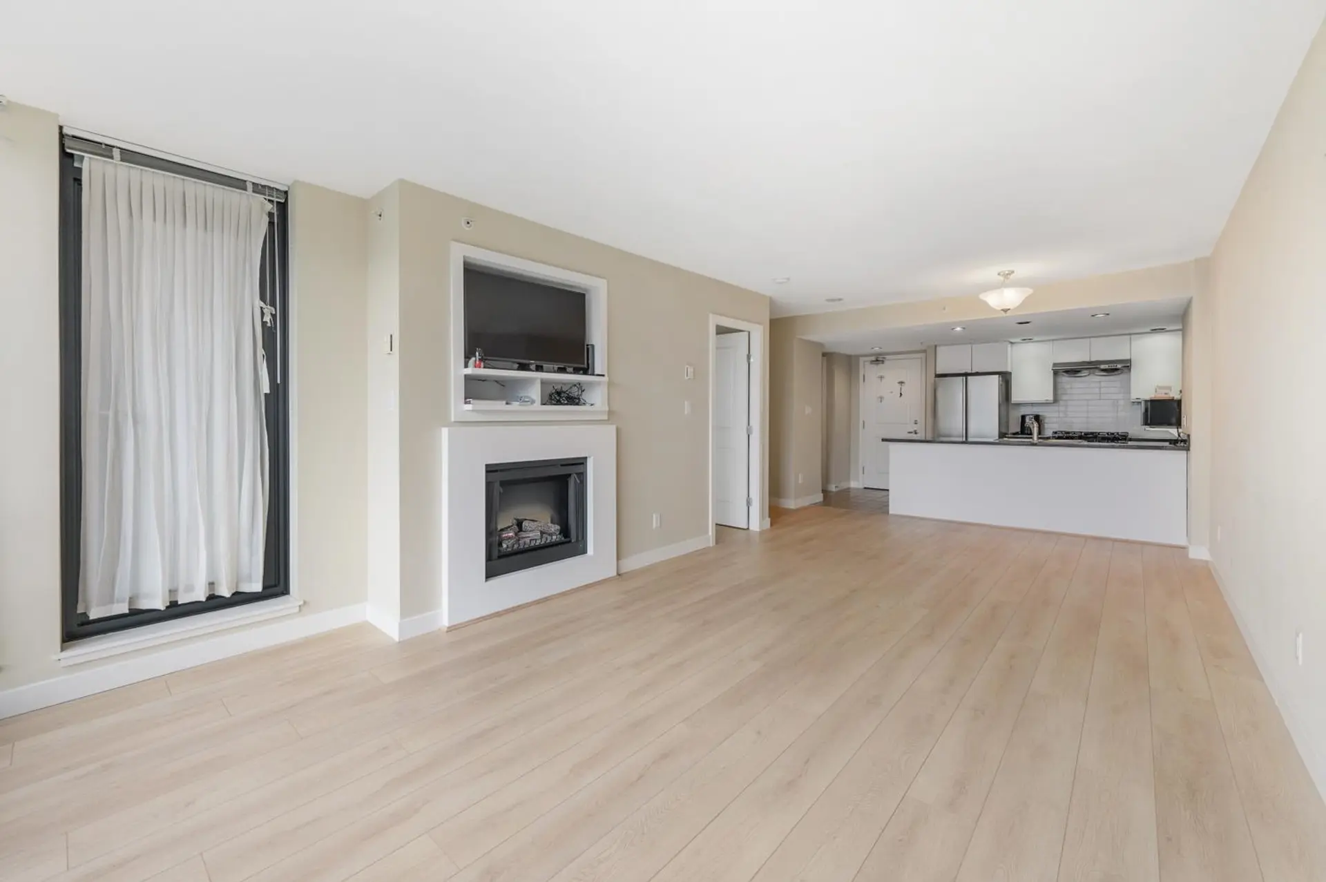 #605 9180 Hemlock Drive - Image 4
