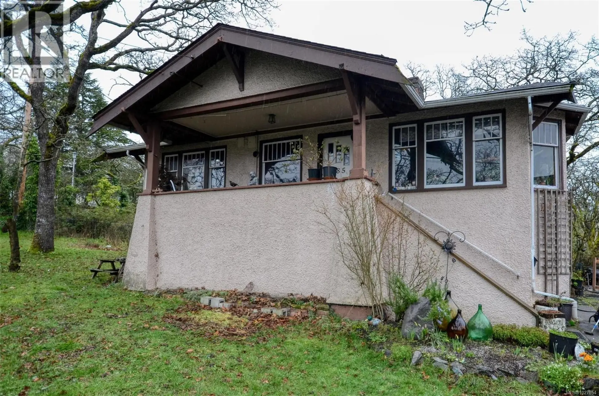 Property at 985 Cloverdale St, Saanich, BC
