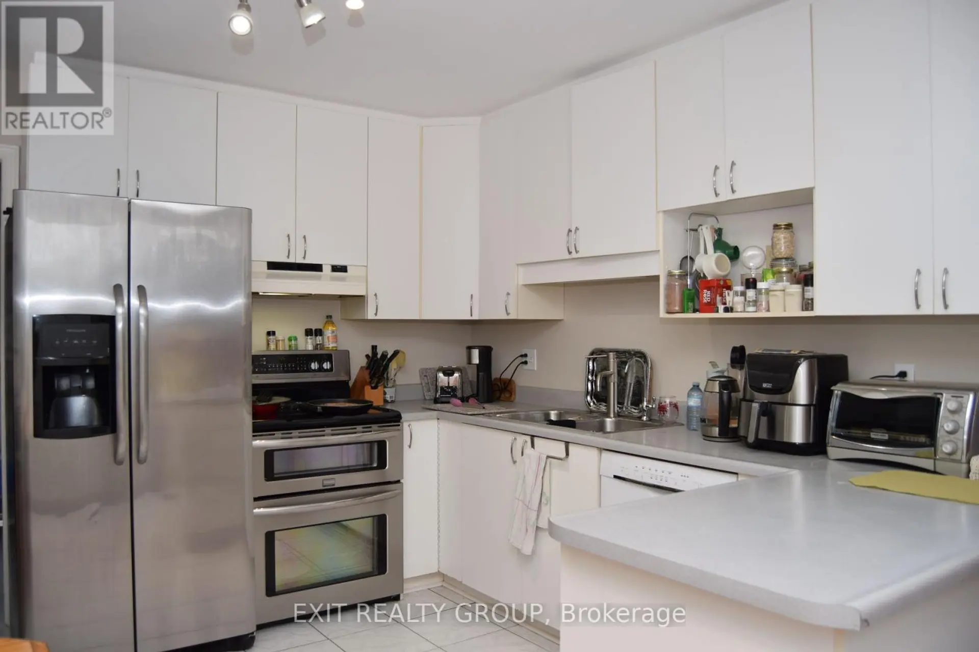 9 EMPIRE BOULEVARD - Image 10
