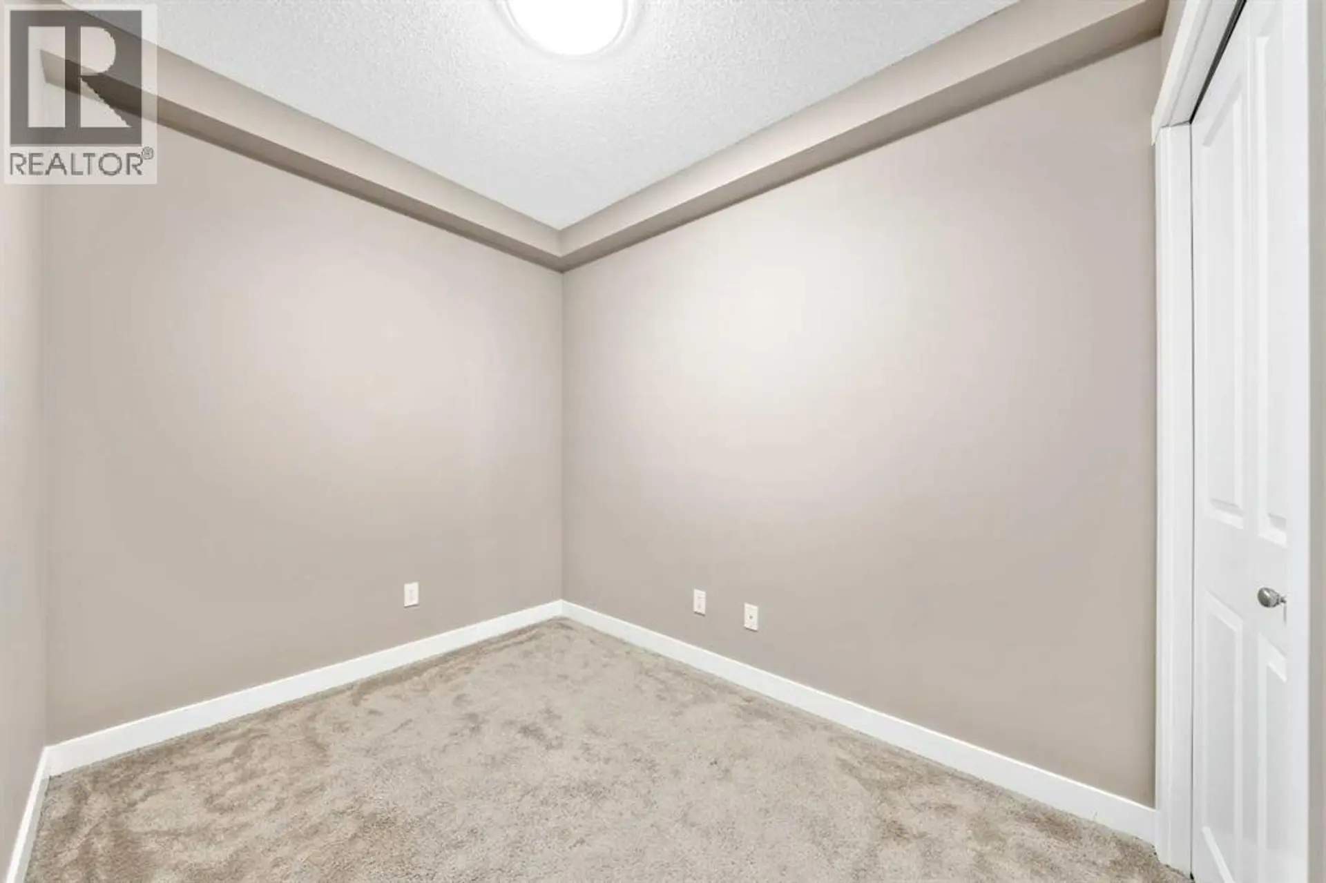 #109 10 KINCORA GLEN PARK NW - Image 5