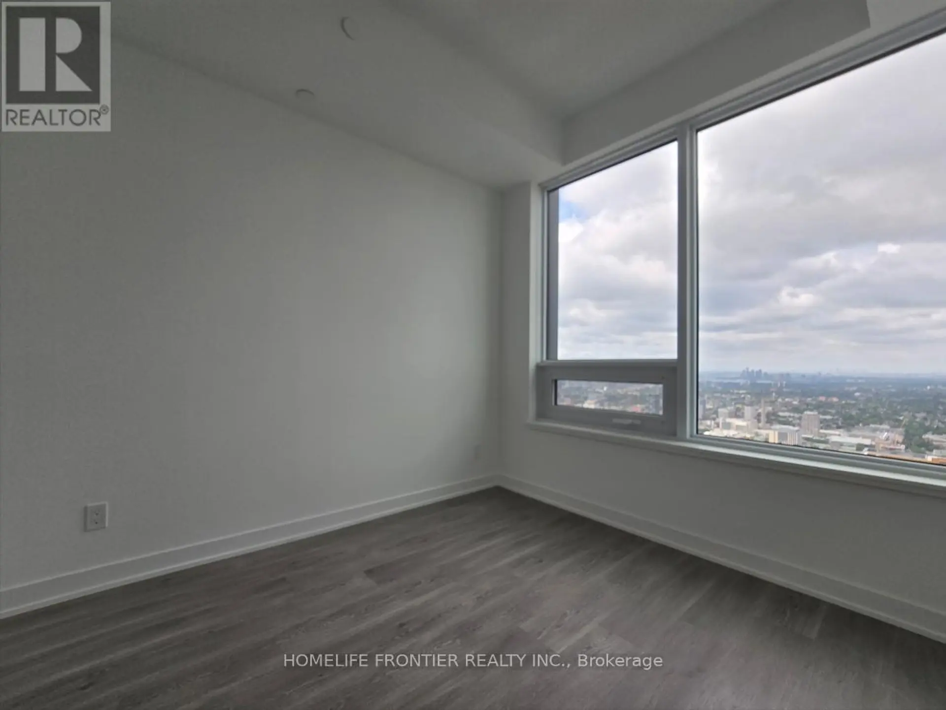 #LPH01 8 WELLESLEY STREET W - Image 13