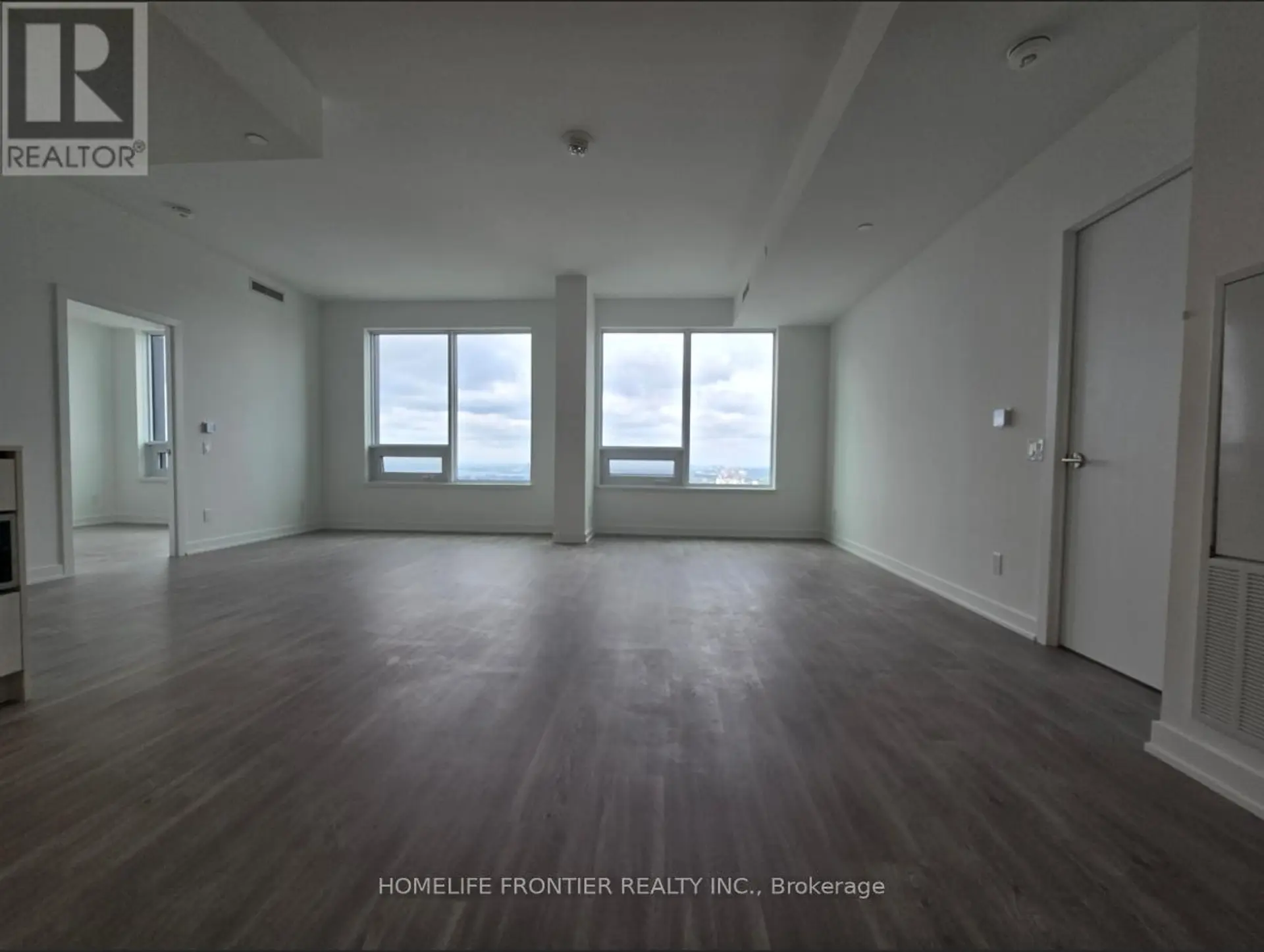 #LPH01 8 WELLESLEY STREET W - Image 4