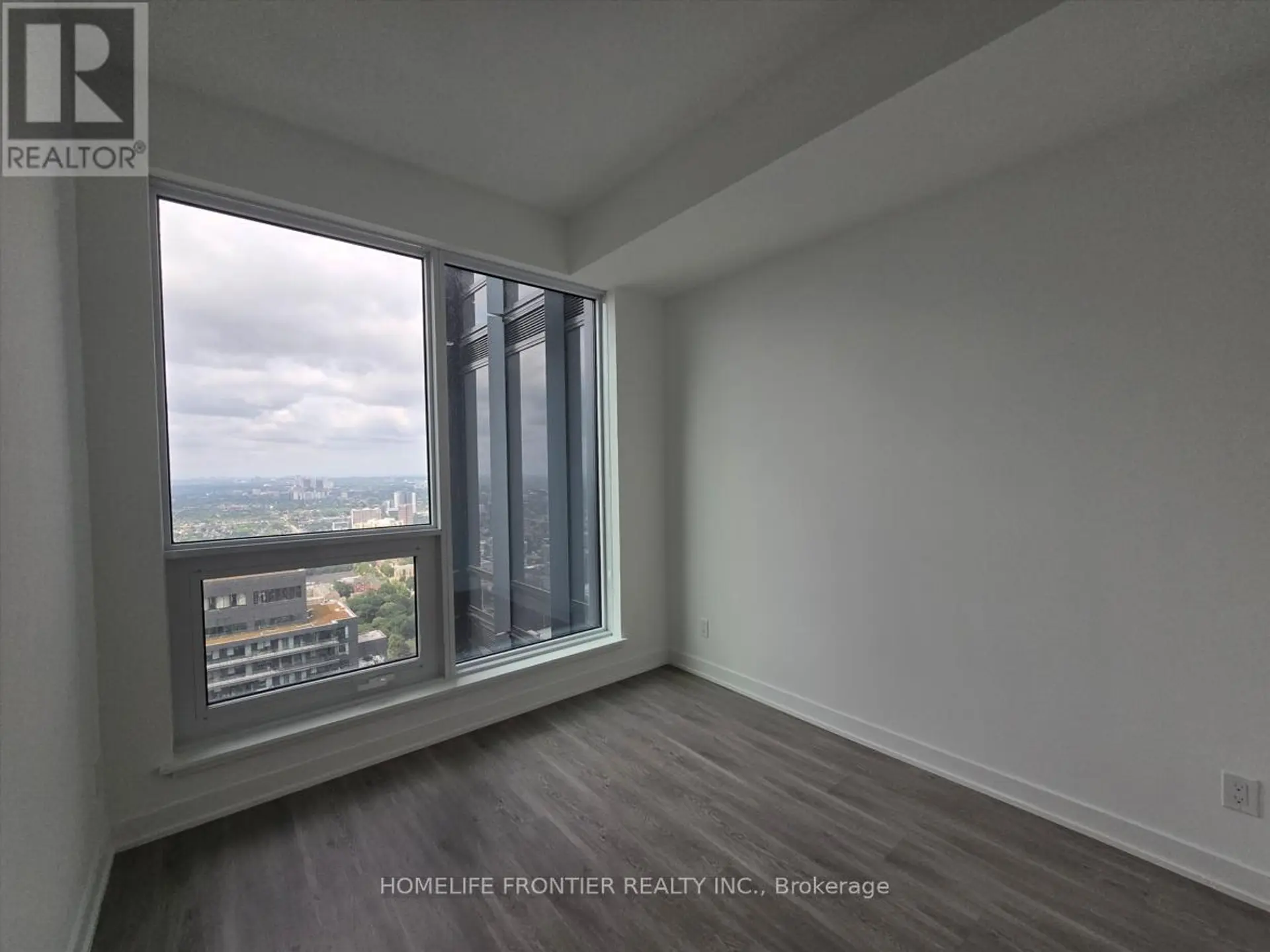 #LPH01 8 WELLESLEY STREET W - Image 9