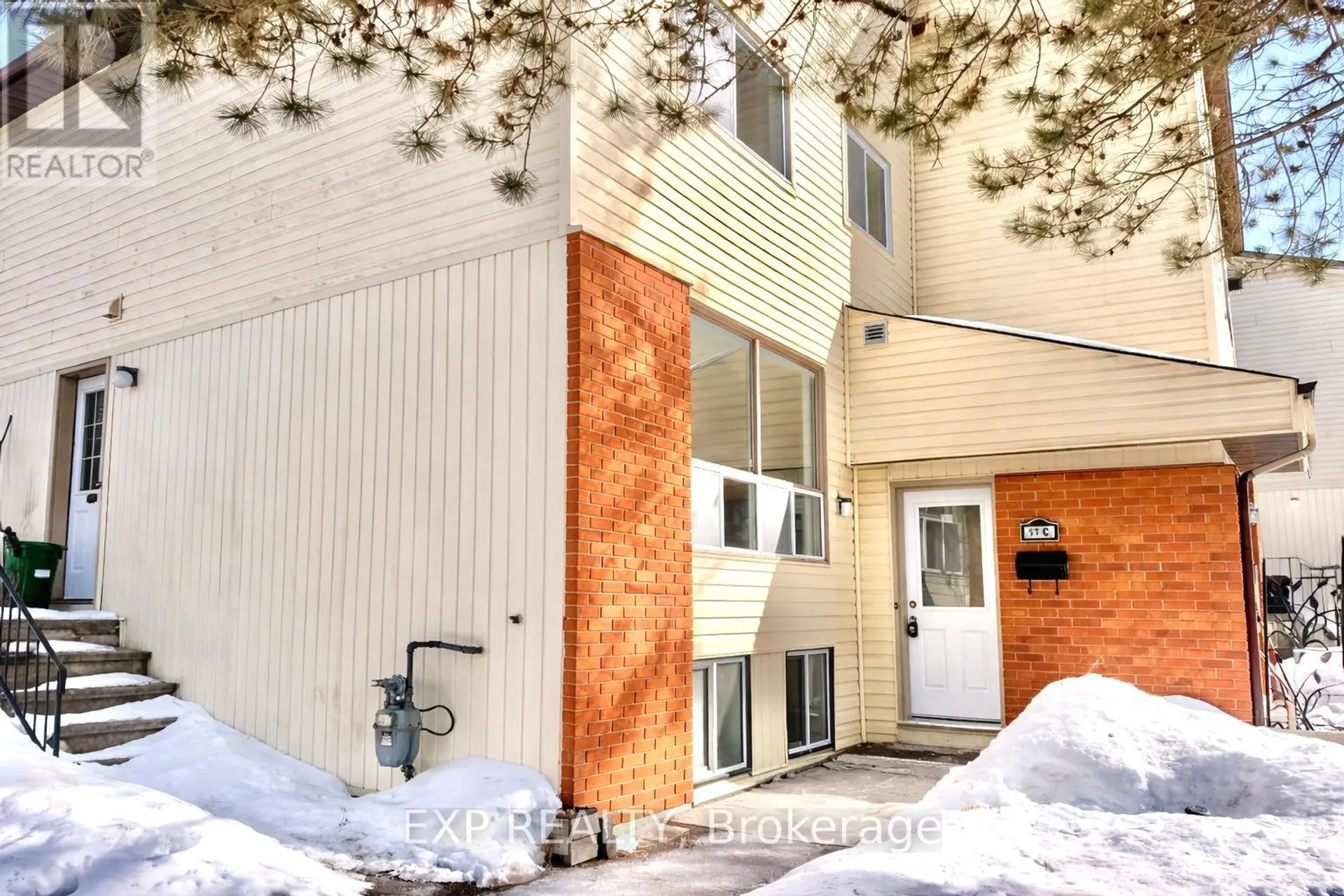 11C SONNET CRESCENT - Image 1