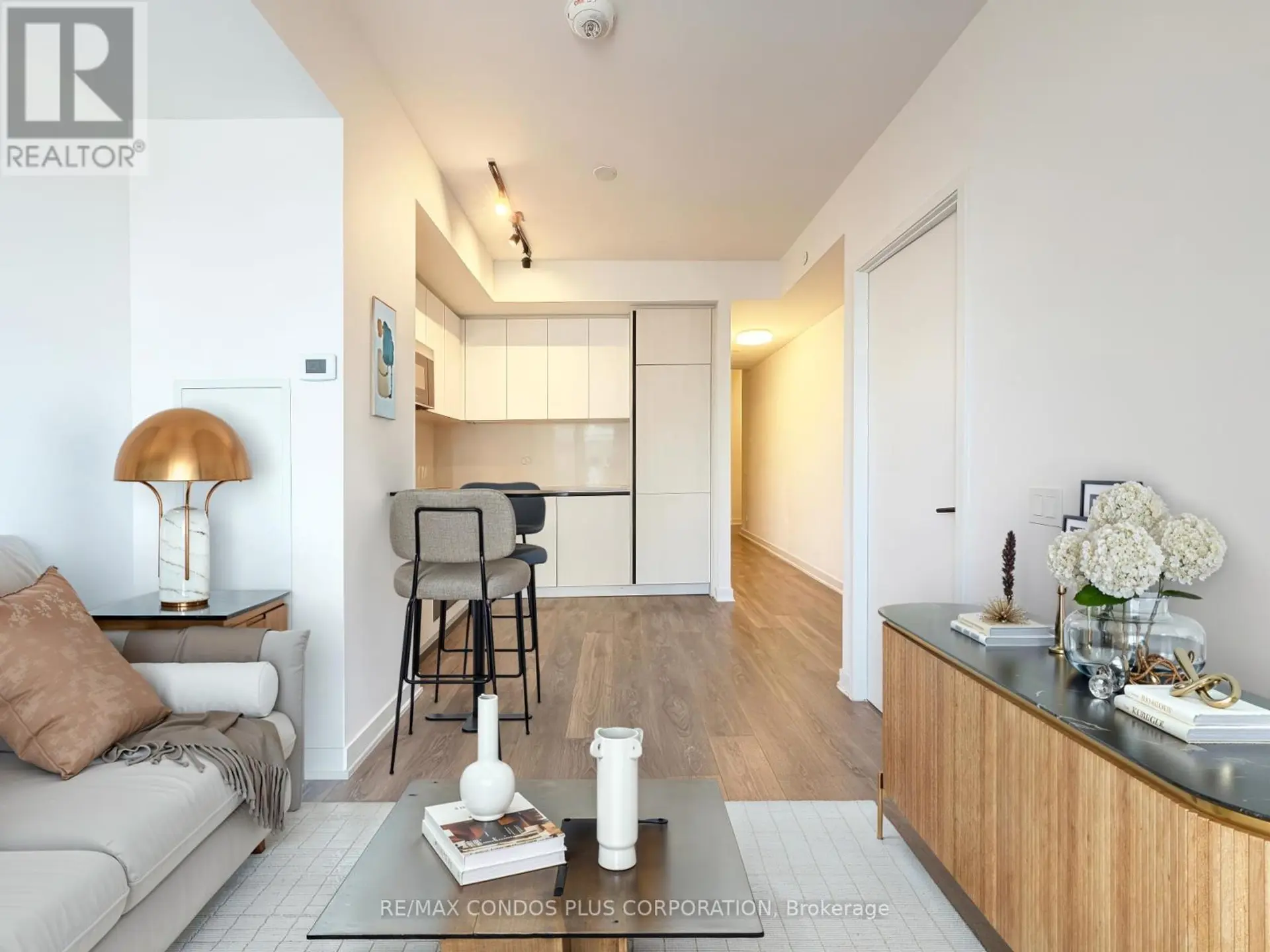 #1525 108 PETER STREET - Image 3
