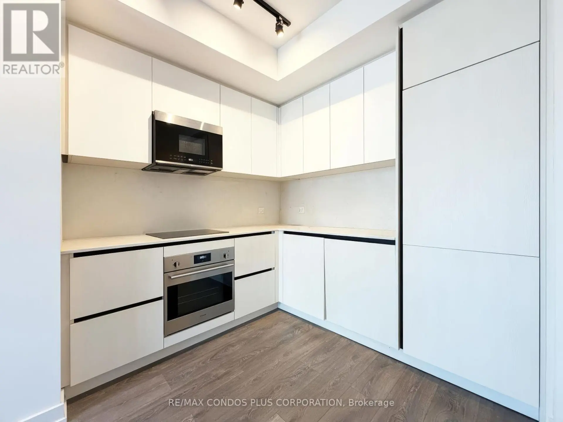#1525 108 PETER STREET - Image 7