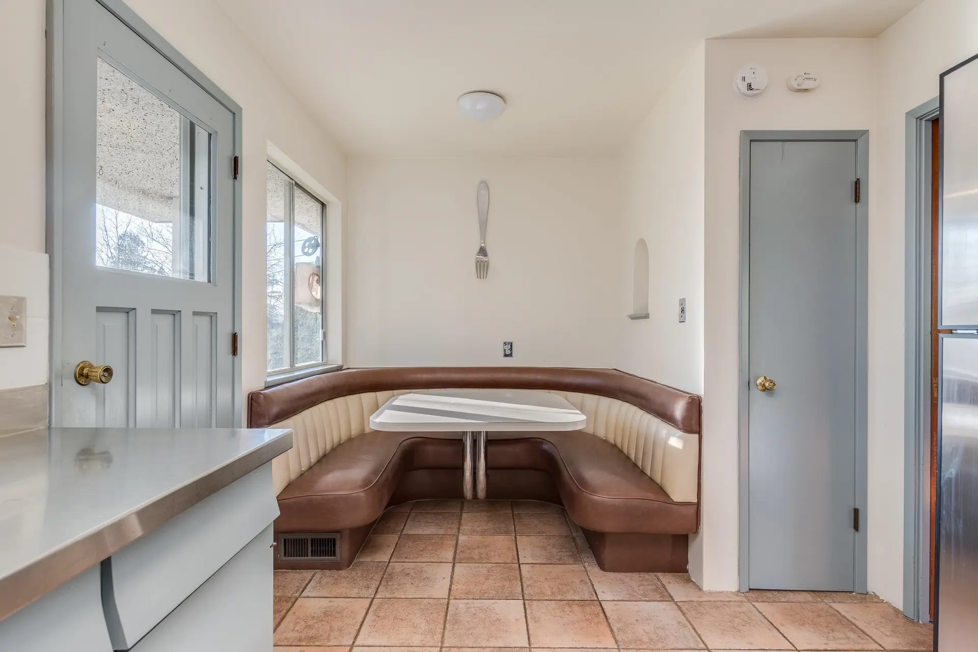 7046 Hillview Street - Image 10